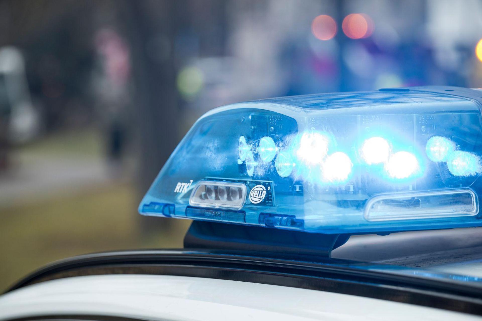 Ein Unbekannter versuchte, in eine Gärtnerei in Grafenwöhr einzubrechen. (Symbolbild: Daniel Vogl/dpa)