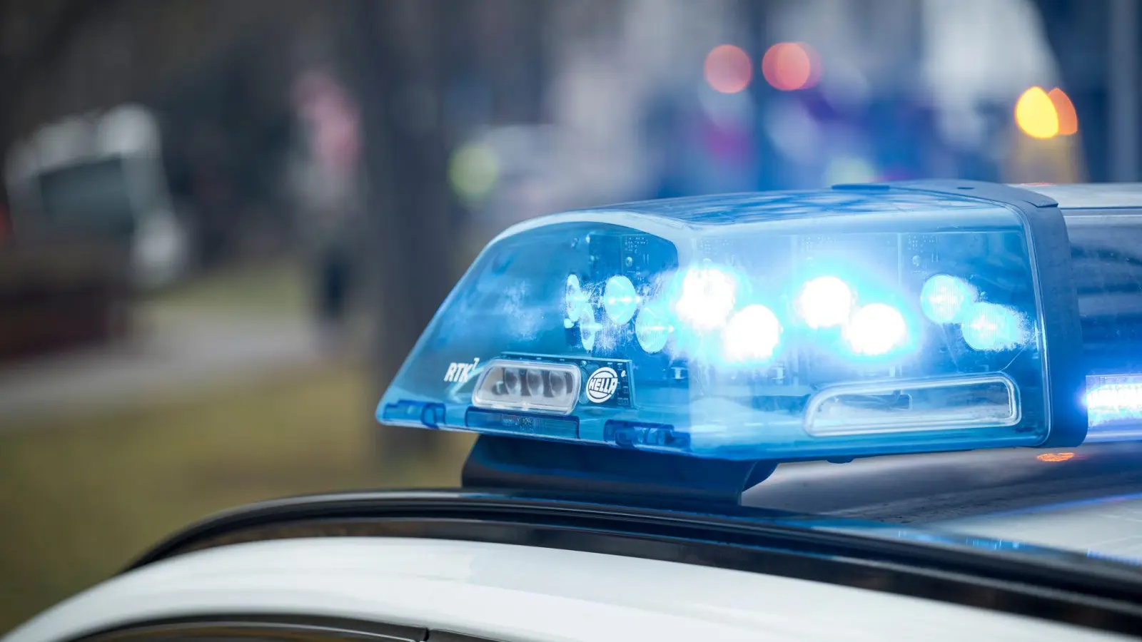 Ein Unbekannter versuchte, in eine Gärtnerei in Grafenwöhr einzubrechen. (Symbolbild: Daniel Vogl/dpa)