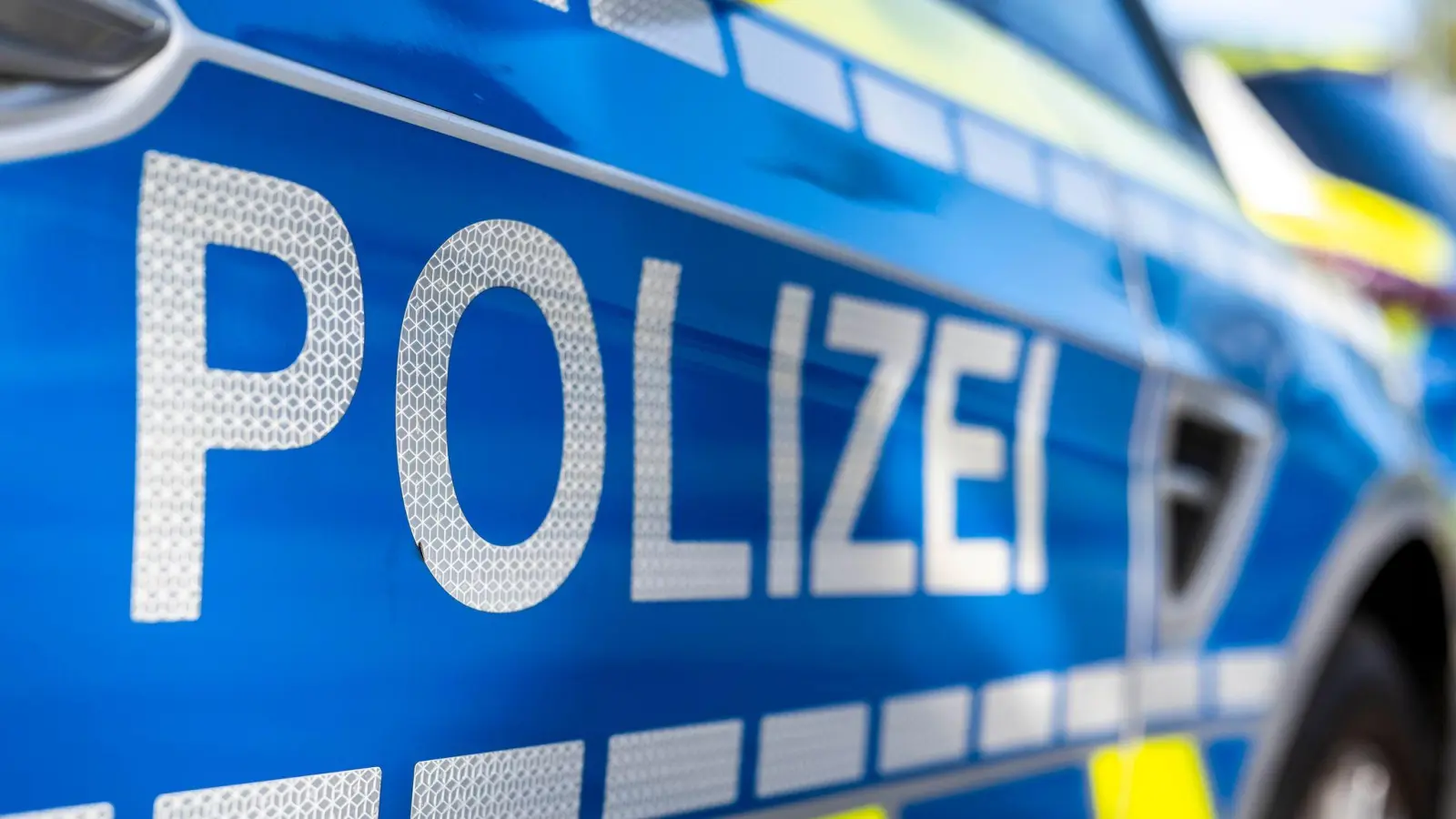Unverletzt blieb ein dreijähriger Junge nach einem Unfall in Nabburg. (Symbolbild: David Inderlied/dpa)
