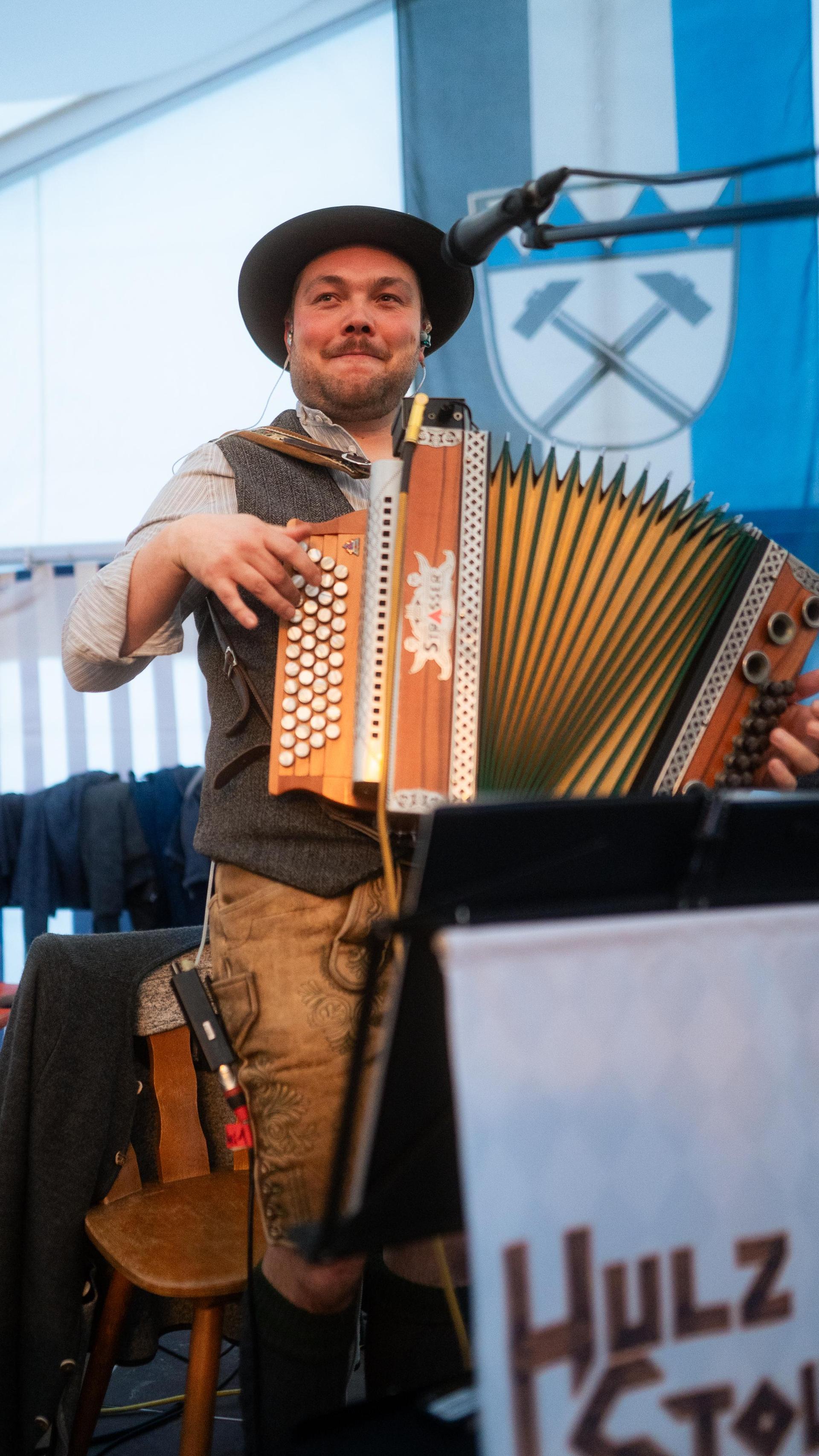 Auch am Sonntag habt ihr auf der Kirwa in Weiherhammer gefeiert. (Bild: Hannes Stock)