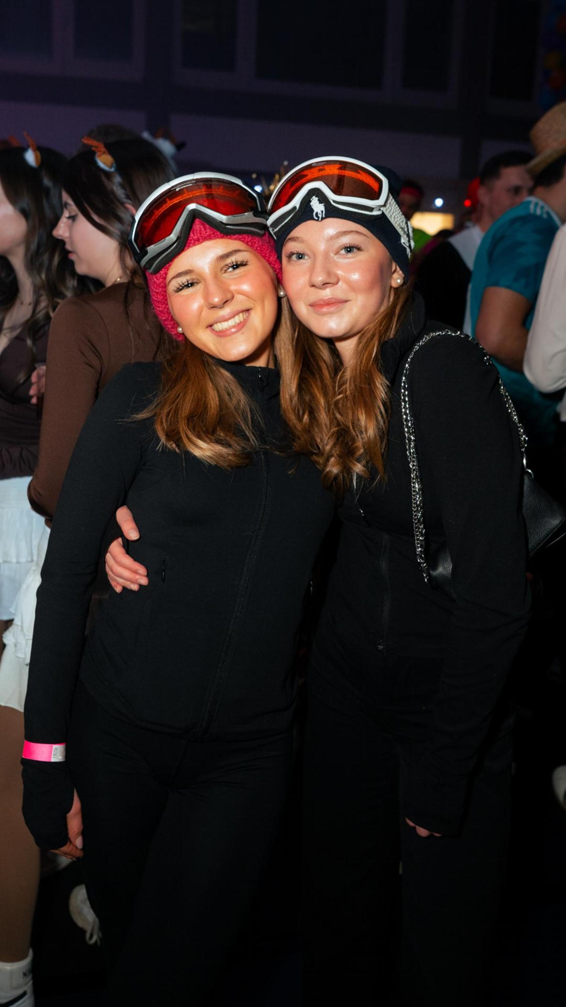 Am Sportlerball in Schirmitz gings mit Vollgas weiter im Faschingstreiben.  (Bild: Hannes Stock)
