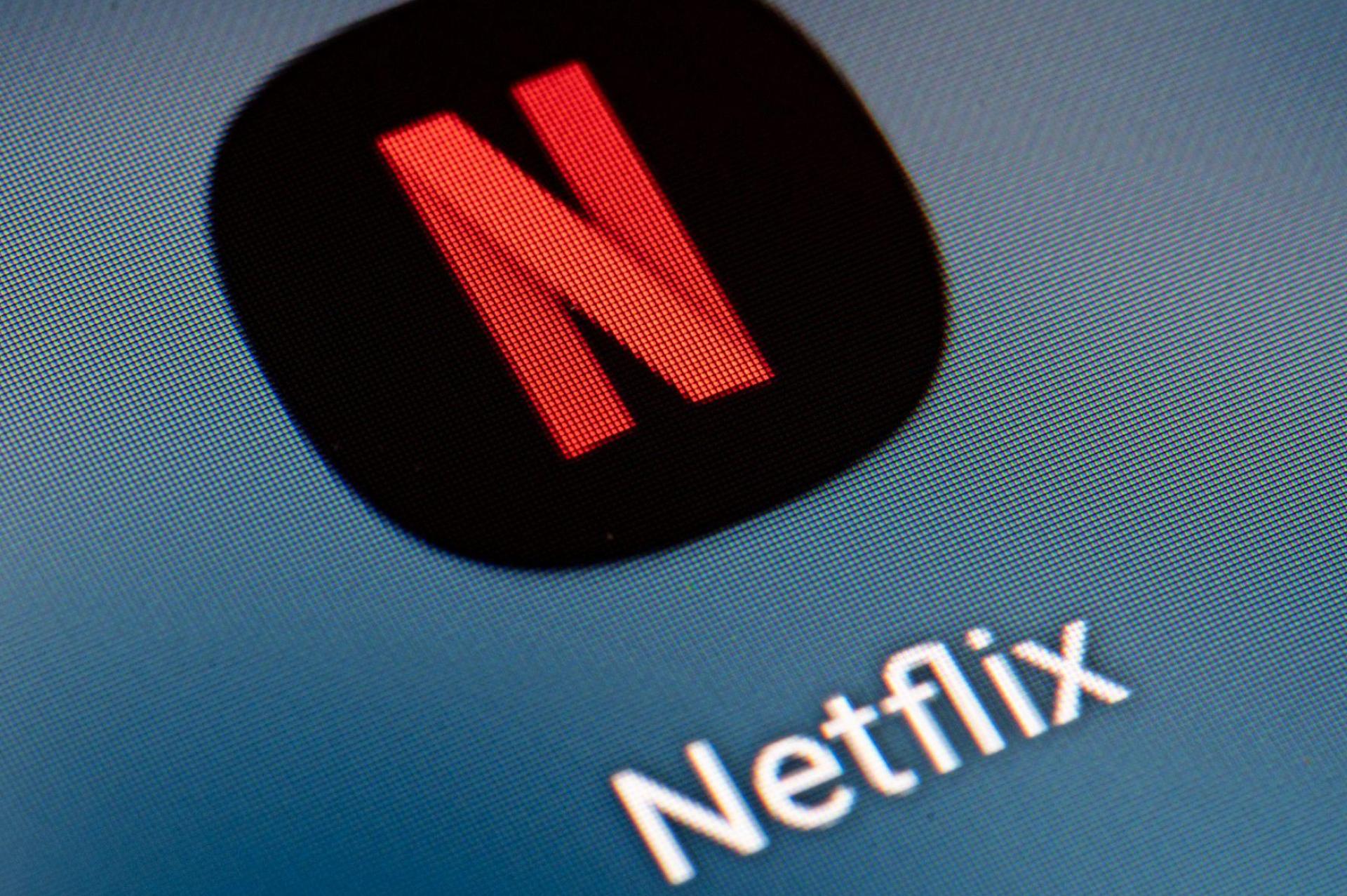 Netflix gab den Bieterkampf um das Hollywood-Urgestein Warner Brothers verloren. (Bild: Fabian Sommer/dpa)