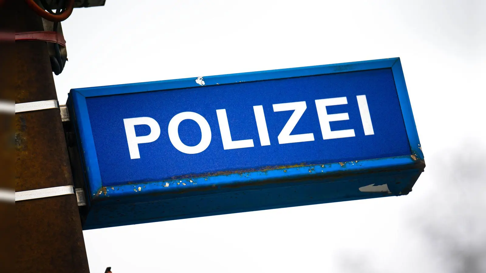 Personen, die durch den Fahrstil des 67-Jährigen behindert oder gefährdet wurden, werden gebeten, sich bei der Polizei zu melden. (Symbolbild: Sina Schuldt/dpa)