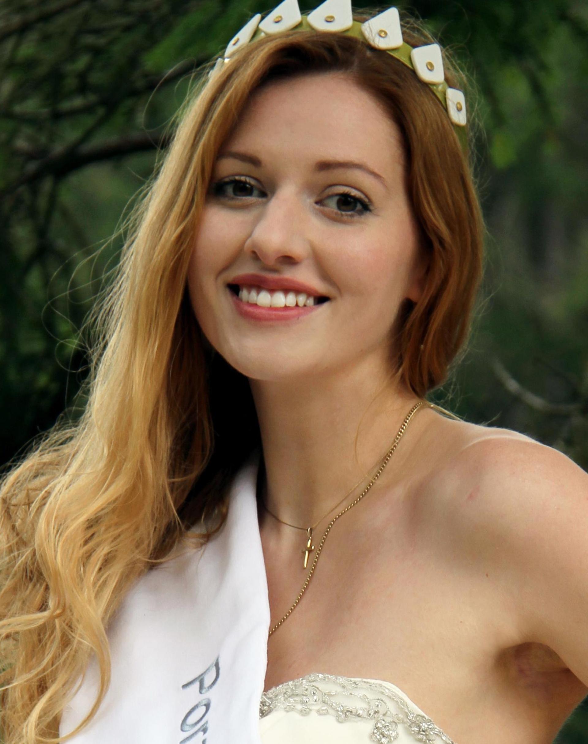 Nadja Koch aus Kirchenlamitz ist die Porzellankönigin 2024. (Bild: Porzellanstrasse e.V.)