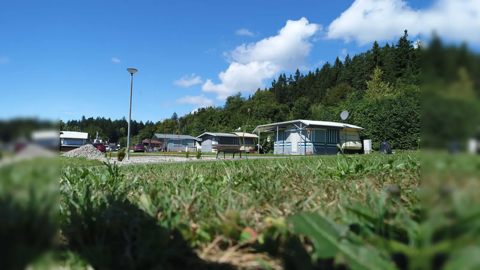 Internet-Ganoven wollen offenbar mit gefälschten Angeboten am Campingplatz Gaisweiher schnelles Geld machen. (Bild: Gemeinde Flossenbürg/exb)