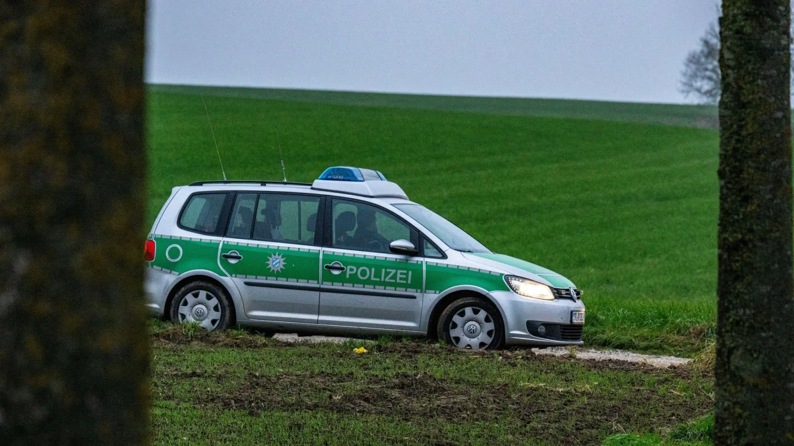 Nähere Informationen zu Tathergang und Motiv lagen zunächst nicht vor. (Bild: Armin Weigel/dpa)