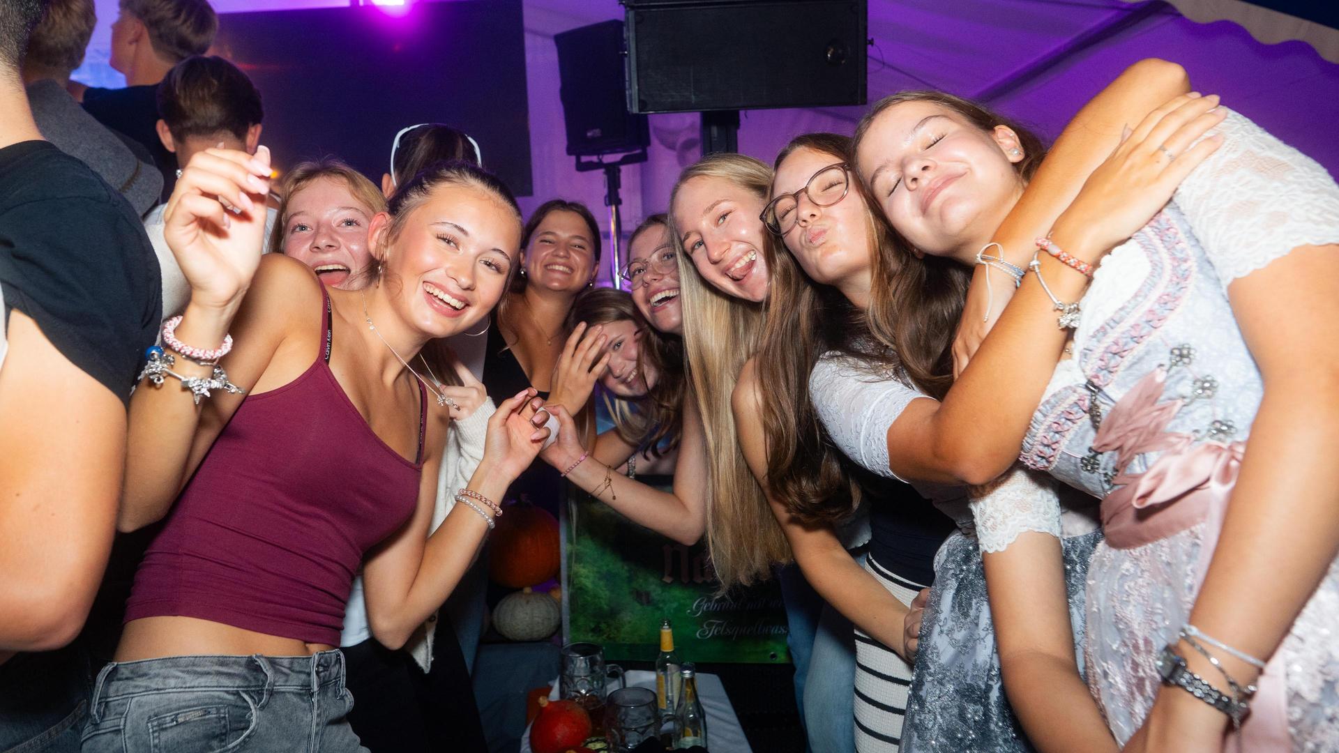 Die Bilder vom Freitag auf dem Weidener Volksfest 2025. (Bild: Hannes Stock)