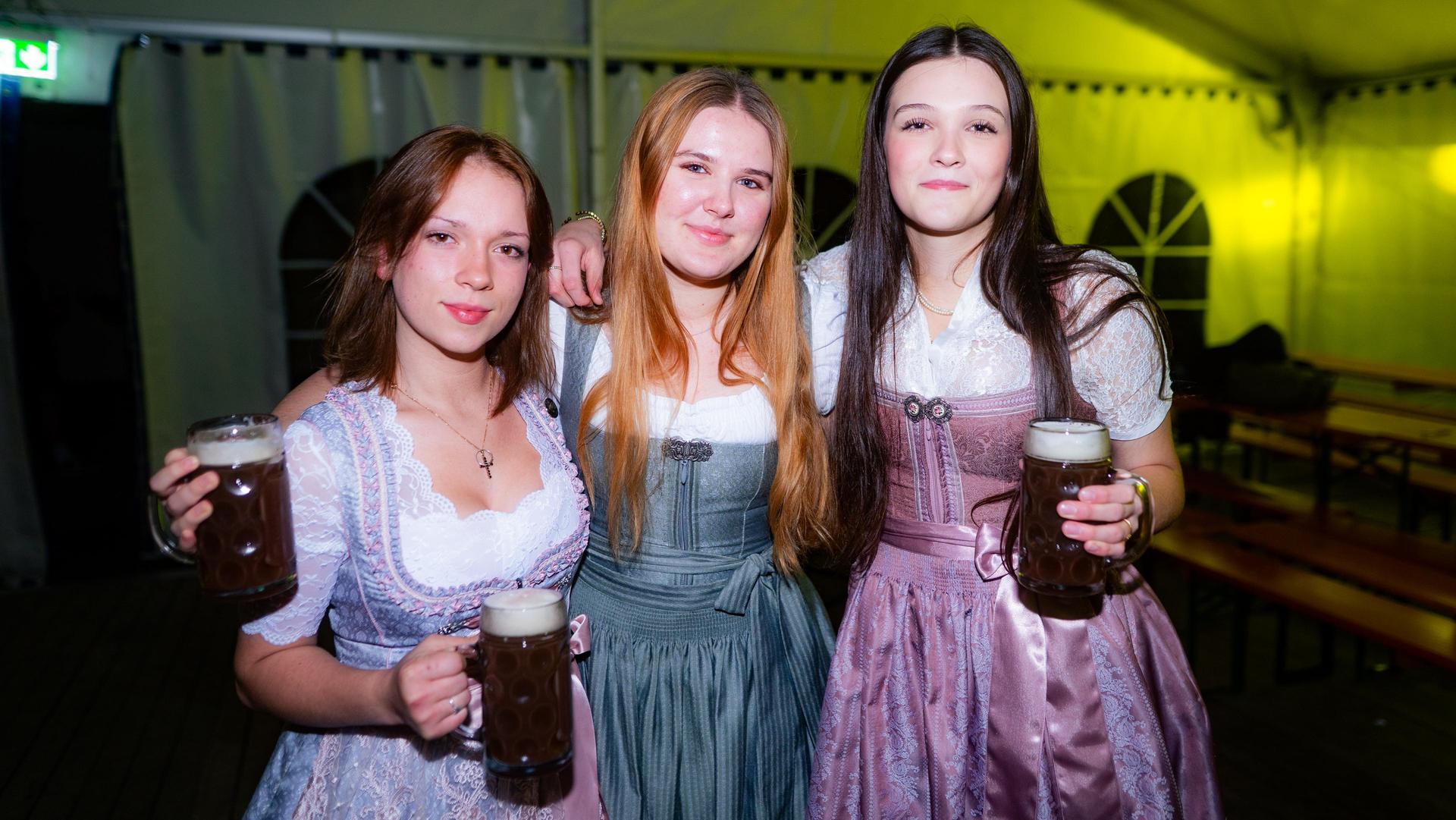 Bilder vom Freitagabend zur Kirwa in Luhe-Wildenau. (Bild: Hannes Stock)