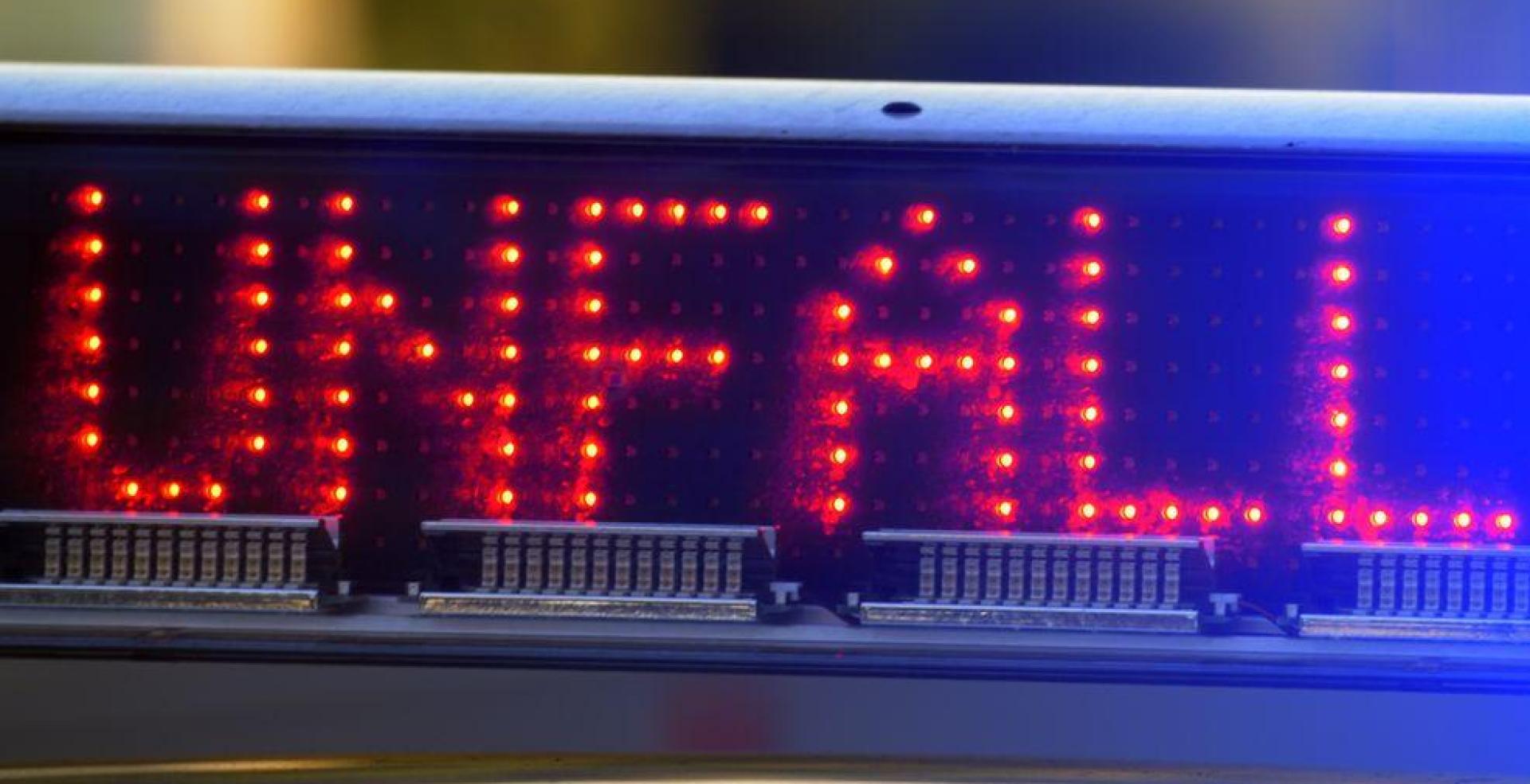 Die Bergungsarbeiten auf der A6 sollen noch mehrere Stunden dauern.  (Symbolbild: Stefan Puchner/dpa)