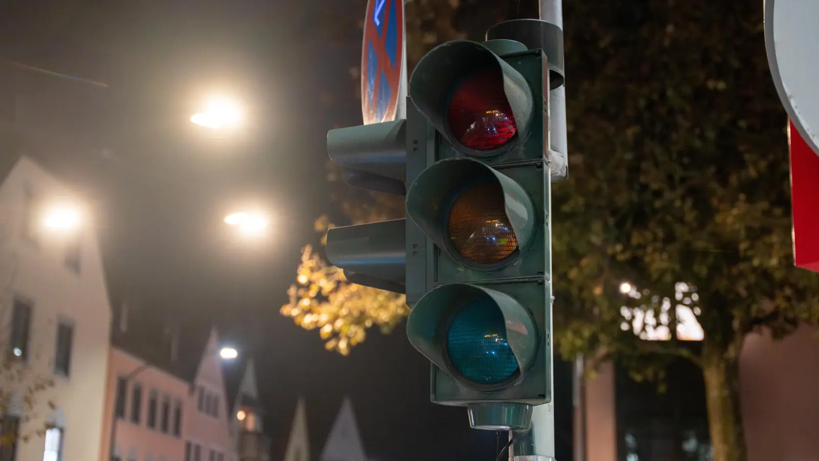 Die Stadt Weiden beginnt am 7. April mit der Modernisierung der Ampel an der Kreuzung Dr.-Kilian-Straße/Mooslohstraße. (Symbolbild: Marina Gube)