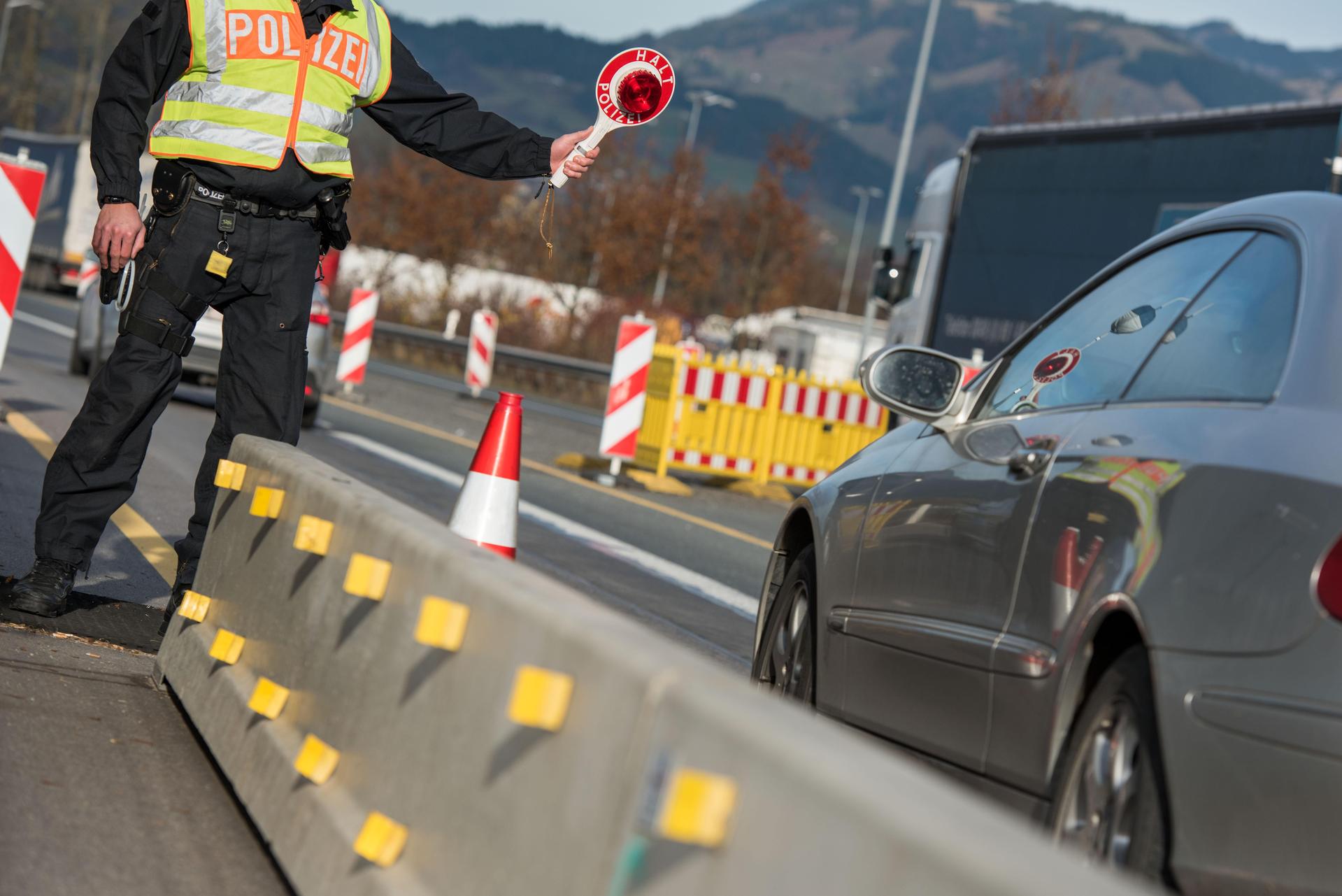 Die Bundespolizei Waidhaus hat einen 39-jährigen Mann festgenommen, der mit sechs Fahndungsnotierungen gesucht wurde.  (Symbolbild: Bundespolizei)