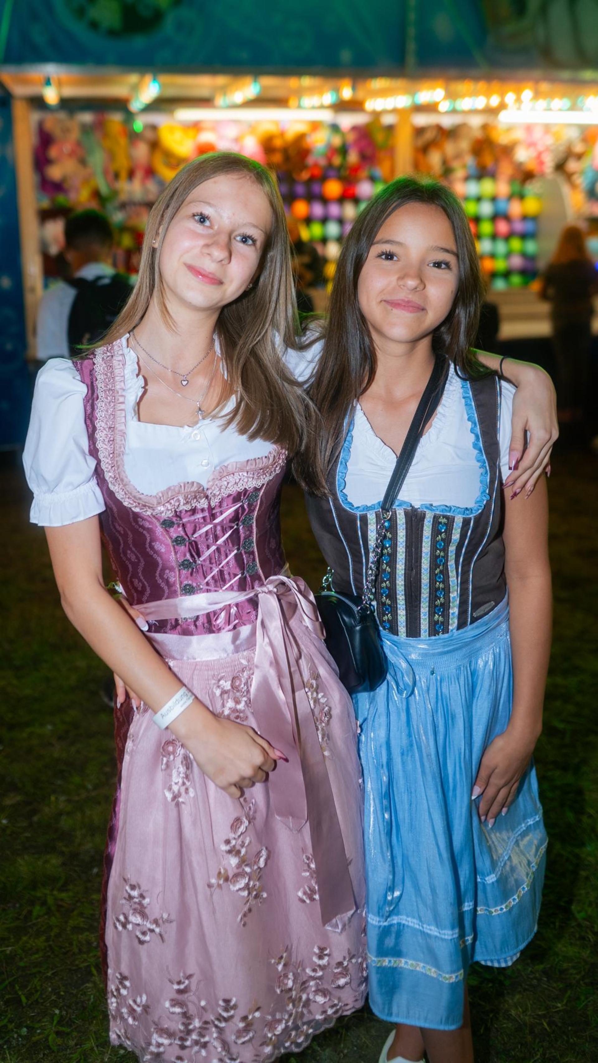 Die Quertreiber rocken am Samstagabend das Festzelt bei der Kirwa in Wernberg.  (Bild: Hannes Stock)