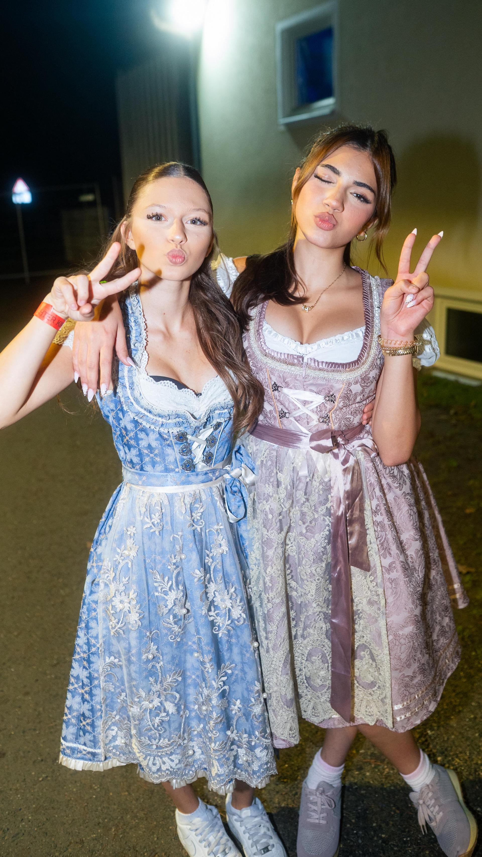 Beim Kirwa-Special der Etzenrichter Kirwa sorgte die Band „RUNDUMADUM” für Stimmung.  (Bild: Hannes Stock)