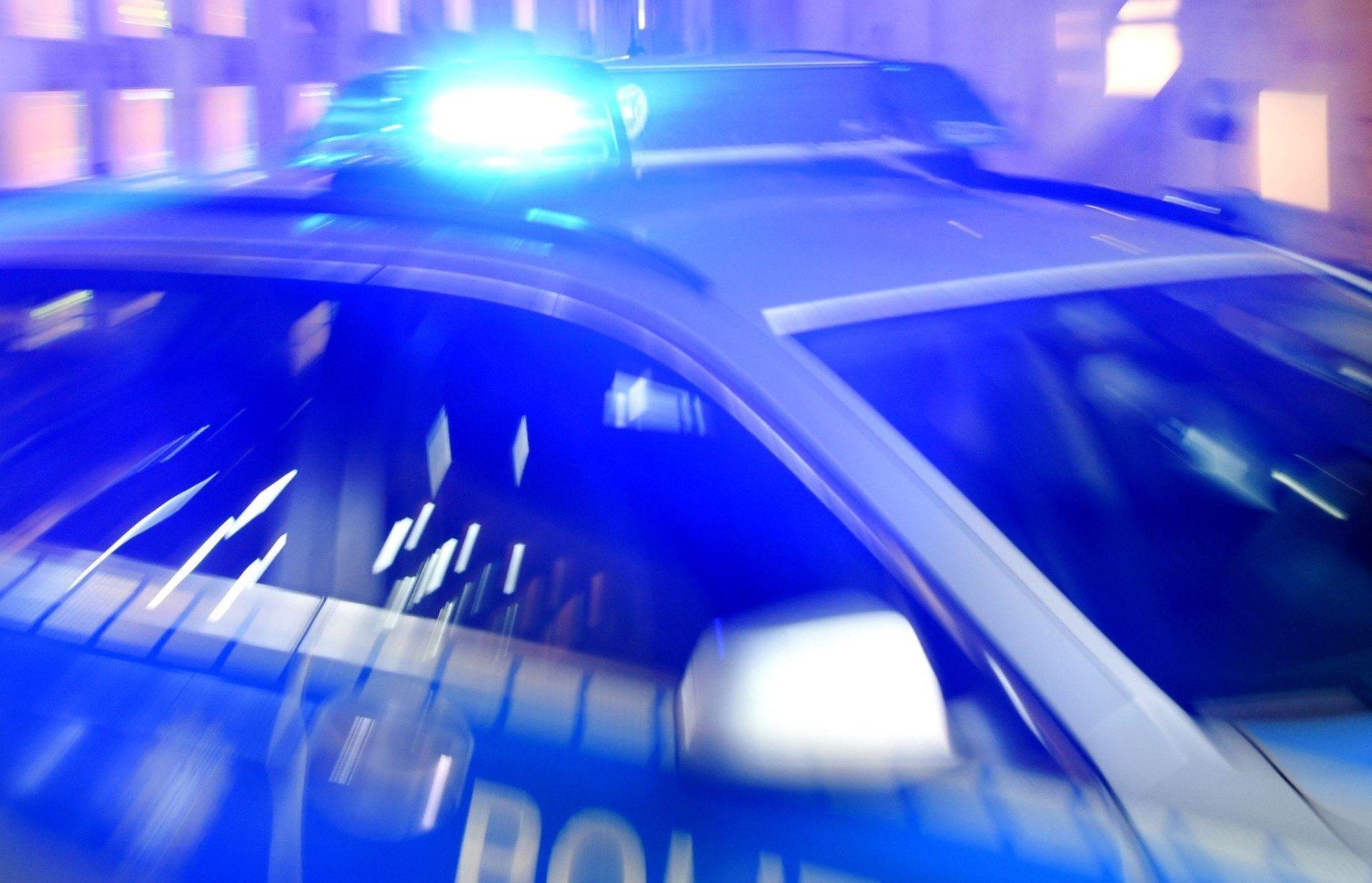 Unbekannte geben sich in Parkstein als Mitarbeiter eines Energieversorgers aus und versuchen, mit einem Trick ins Haus zu gelangen. (Symbolbild: Carsten Rehder/dpa)