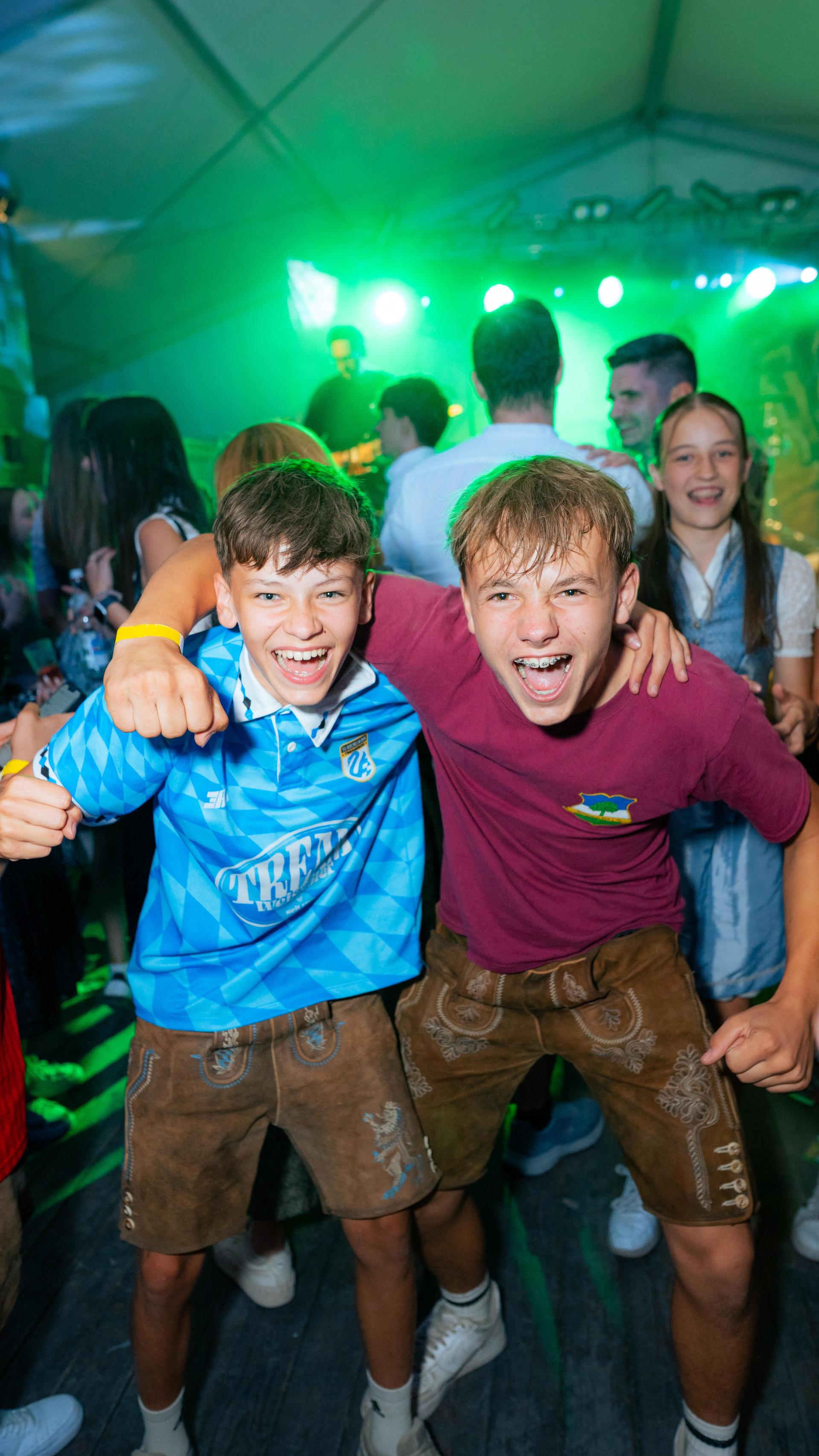 Gute Stimmung, volles Zelt und super Momentaufnahmen. (Bild: Hannes Stock)
