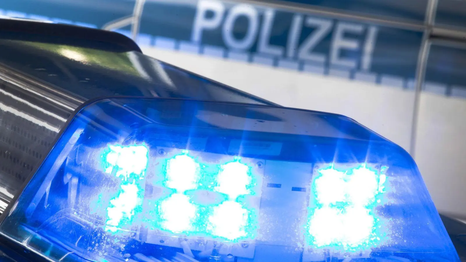 In Windischeschenbach wurden im vergangenen Jahr Dachterrassengitter von einer Baustelle gestohlen. Ein Verdächtiger behauptet, eine Erlaubnis gehabt zu haben. (Symbolbild: Friso Gentsch/dpa)