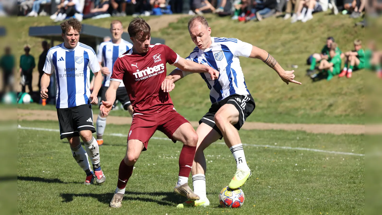Spielszene aus dem Toto Pokal-Finale am 1. Mai, das der FC Weiden-Ost beim SV Altenstadt/WN mit 3:0 gewann. (Bild: Dieter Jäschke)