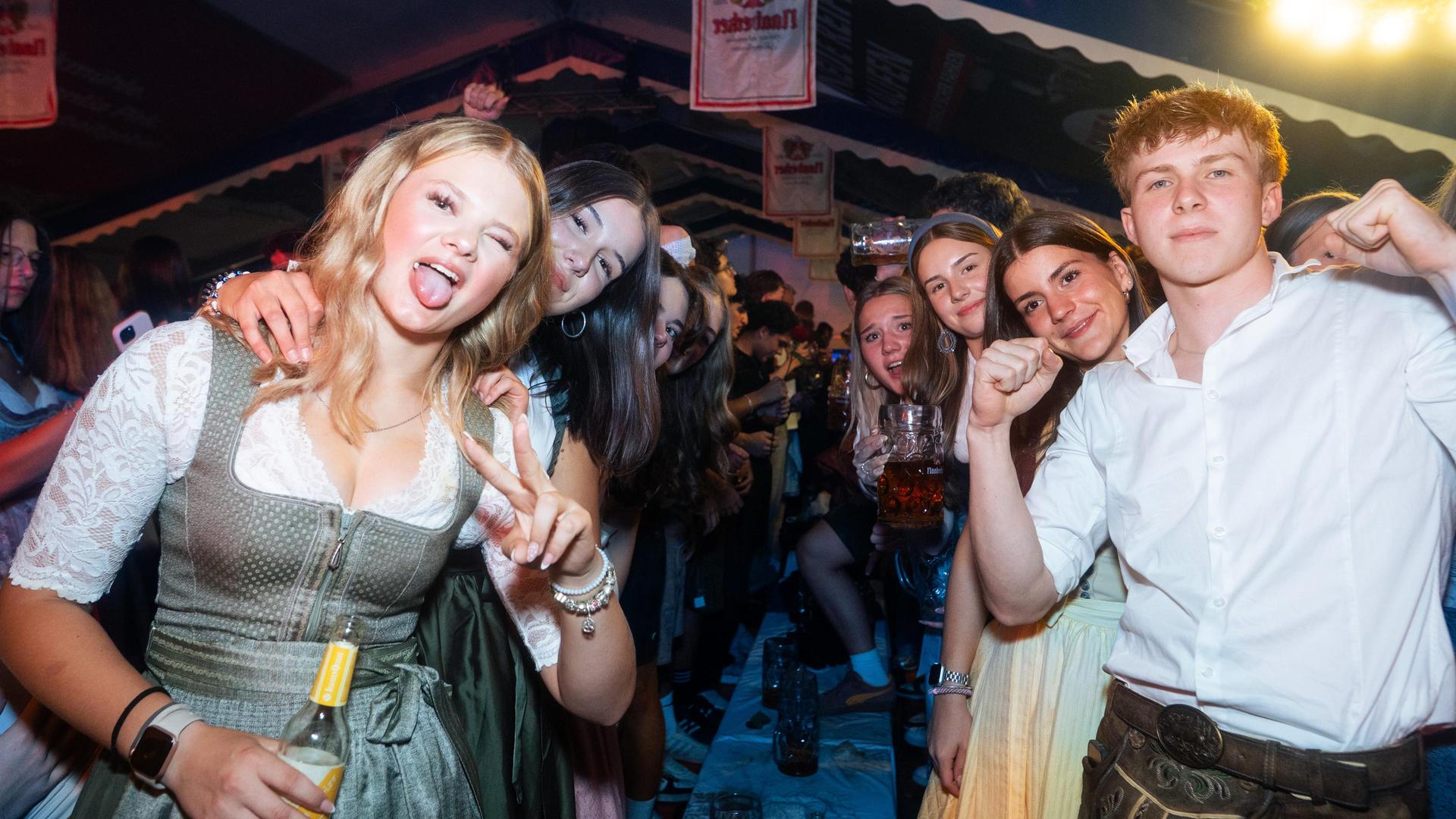 Die Bilder vom Freitag auf dem Weidener Volksfest 2025. (Bild: Hannes Stock)