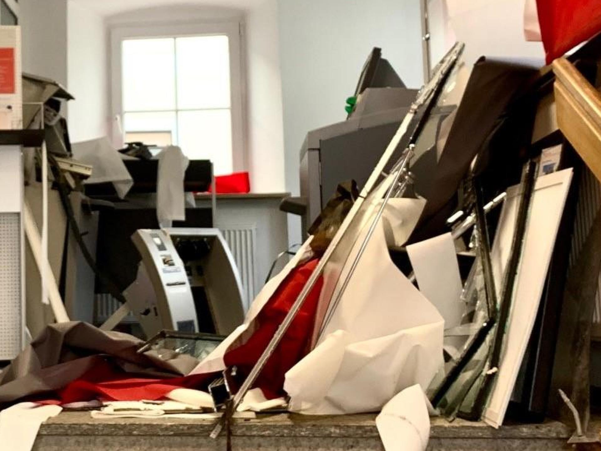 Auch in Luhe (Landkreis Neustadt/WN) wurde ein Geldautomat in einer Bank gesprengt. (Archivbild: Gabi Schönberger)