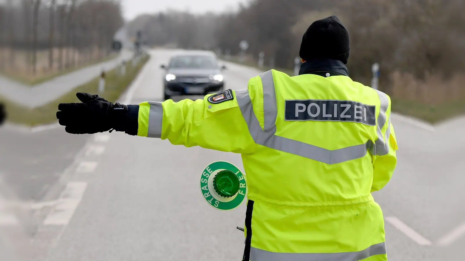 Bei einer Kontrolle in Grenznähe stieß die Polizei auf einen fünfstelligen Betrag unbekannter Herkunft. (Symbolbild: Carsten Rehder)