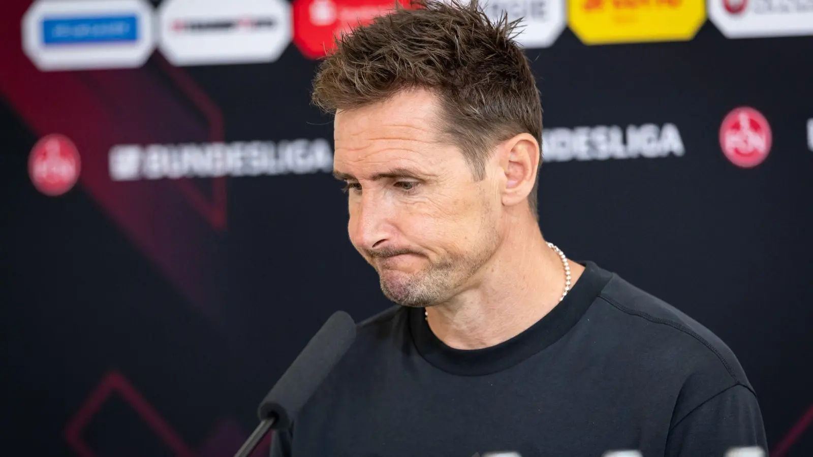 Schwierige Zeit als Nürnberger Trainer: Miroslav Klose. (Bild: Daniel Karmann/dpa)