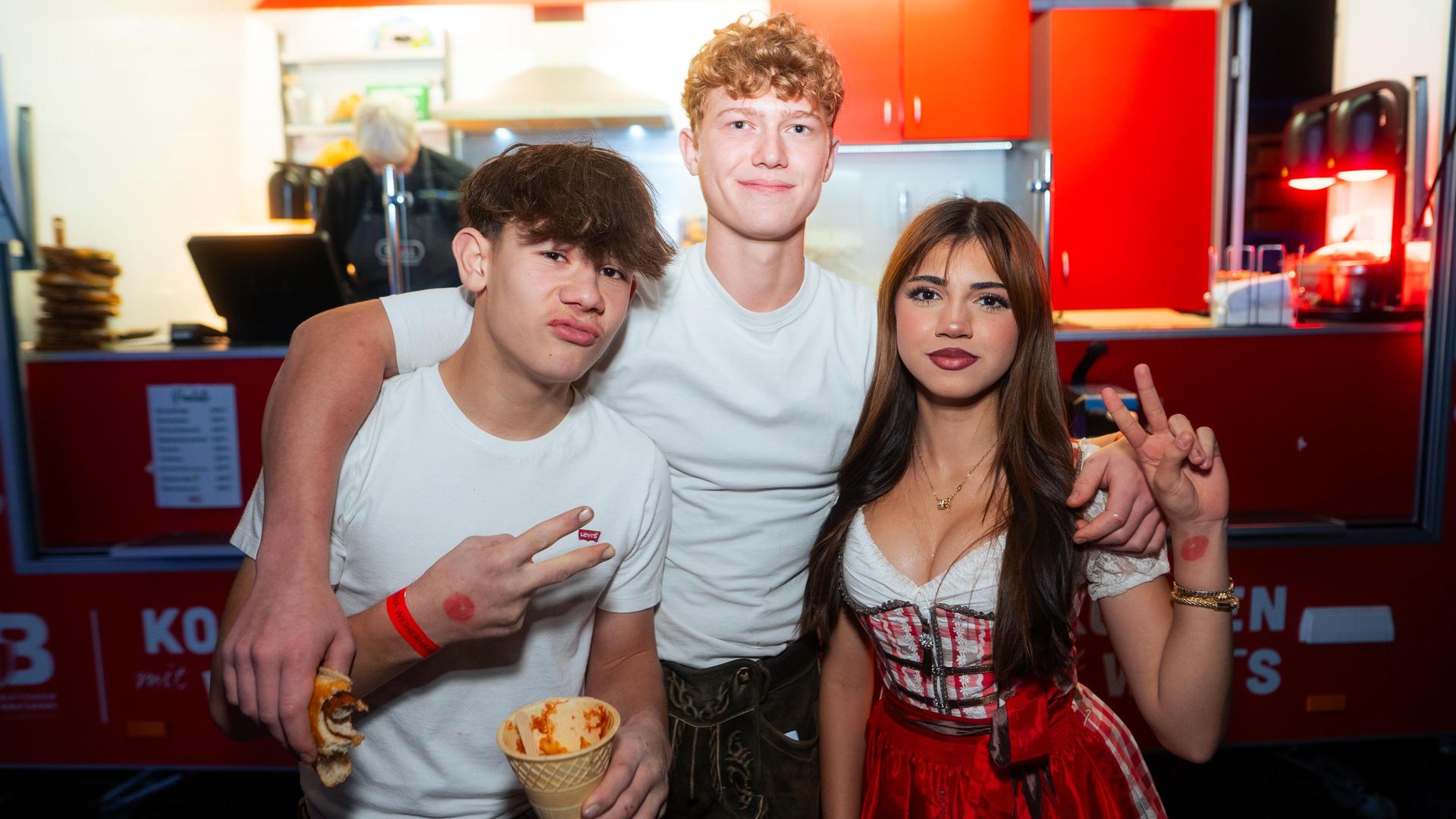 Alle Samstagsbilder der Kirwa in Weiherhammer. (Bild: Hannes Stock)