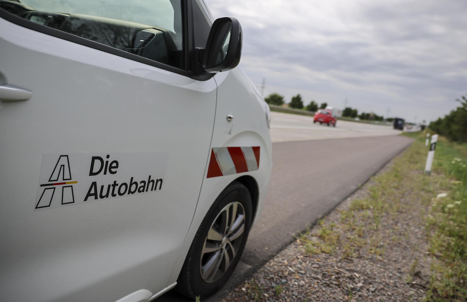 Auf der A 93 bei Neustadt/WN kommt es ab Montag voraussichtlich zu Verkehrsbehinderungen - wegen einer Baustelle. (Symbolbild: Jan Woitas/dpa)