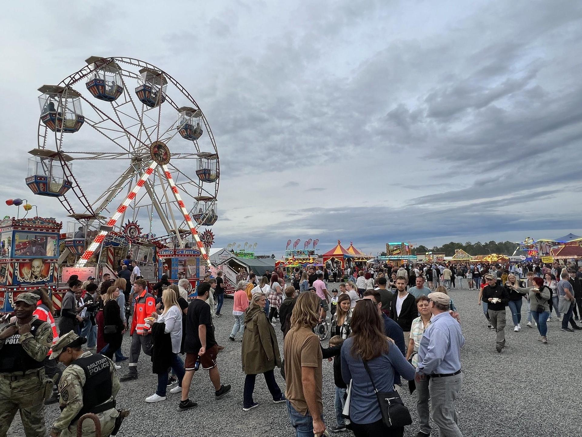 Das Deutsch-Amerikanische Volksfest lockt immer am ersten August-Wochenende die Massen auf den Truppenübungsplatz Grafenwöhr. (Symbolbild: US-Armee Garnision Bavaria)