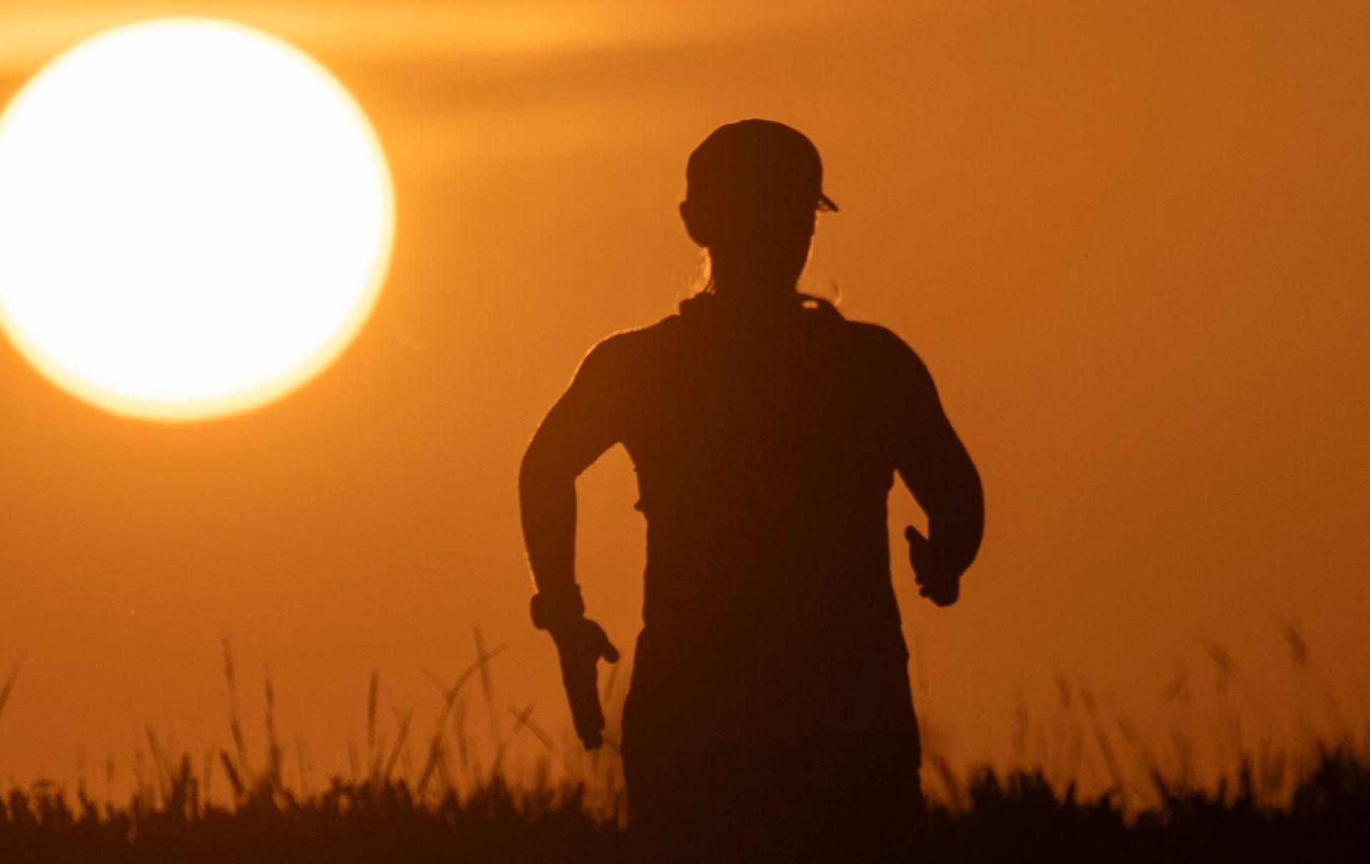 Tagsüber an die 40 Grad, nachts über 20 Grad: Deutschland schwitzt. (Bild: Marijan Murat/dpa)