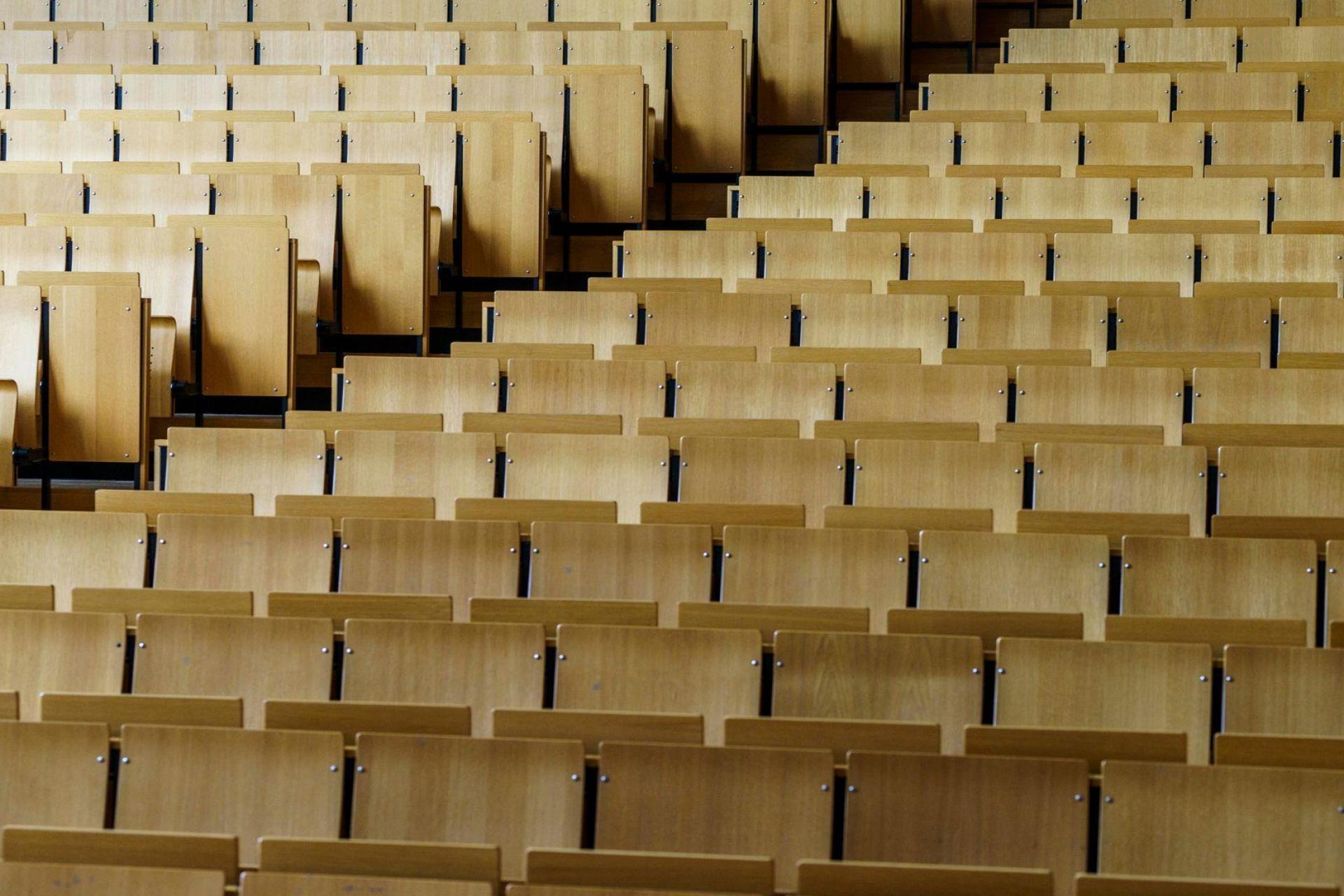 Der Numerus Clausus verliert bei der Studienplatzvergabe als Hürde immer mehr an Bedeutung. (Symbolbild) (Bild: Andreas Arnold/dpa)