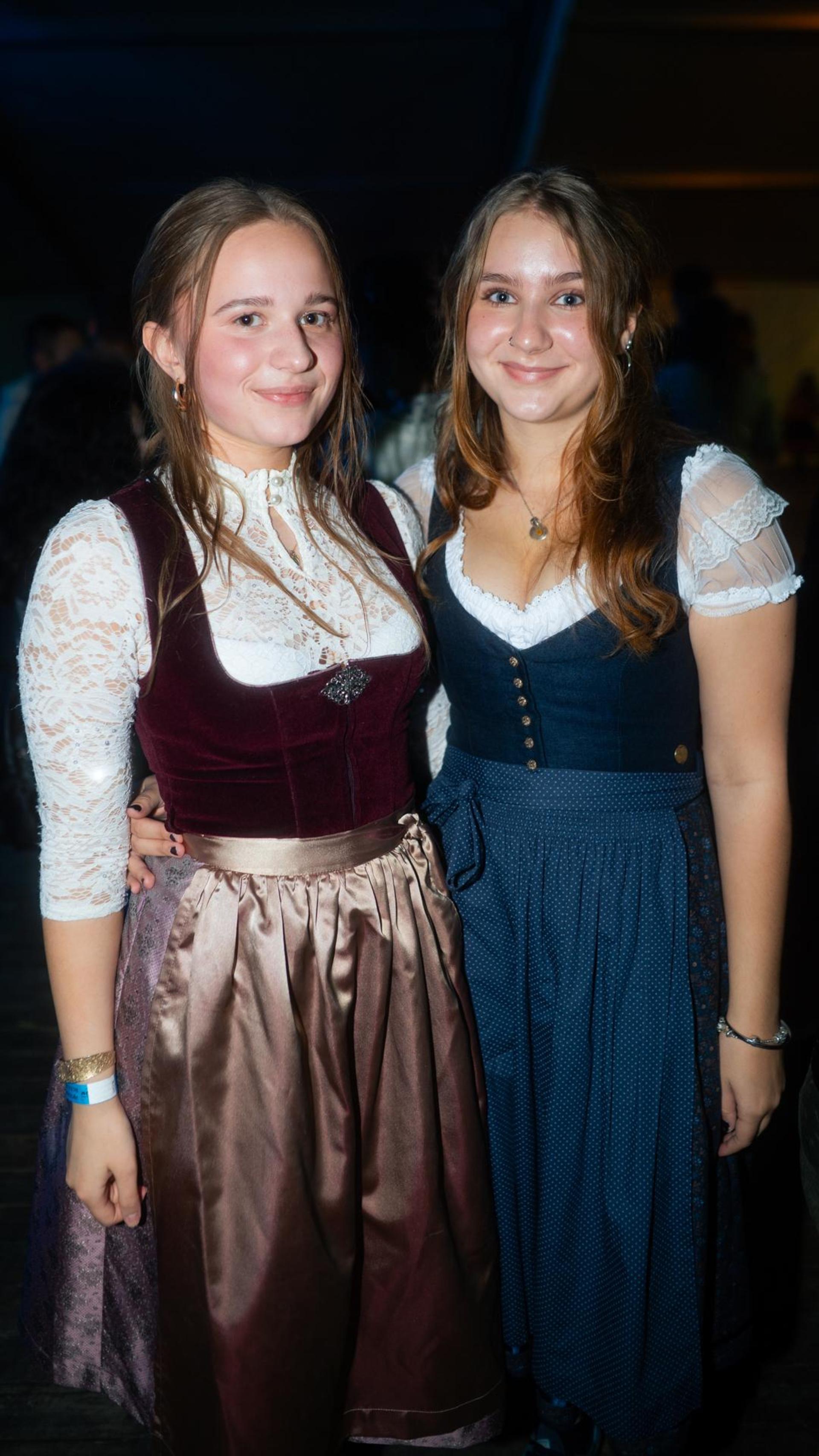 Die Quertreiber rocken am Samstagabend das Festzelt bei der Kirwa in Wernberg.  (Bild: Hannes Stock)