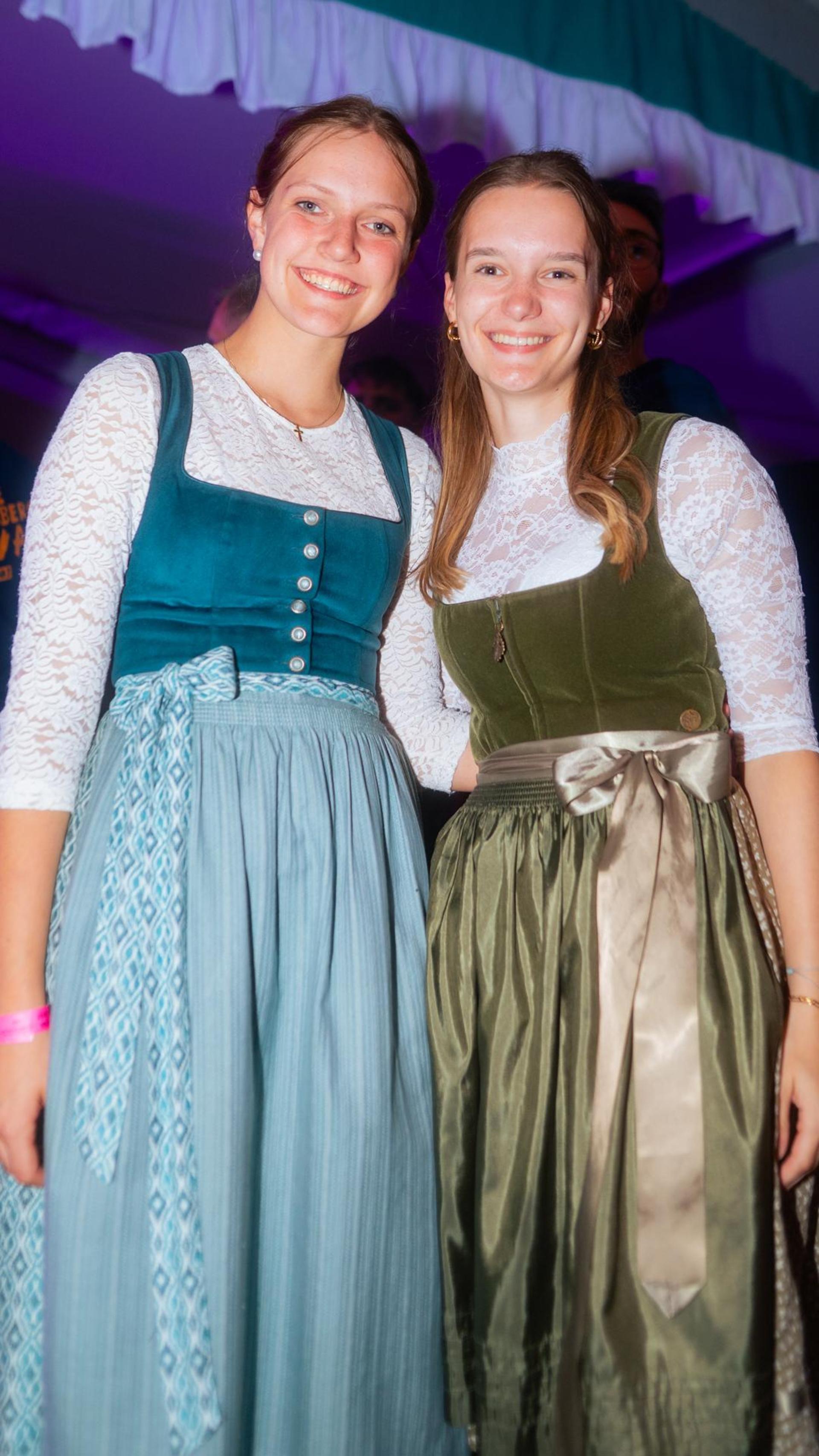 Die Quertreiber rocken am Samstagabend das Festzelt bei der Kirwa in Wernberg.  (Bild: Hannes Stock)