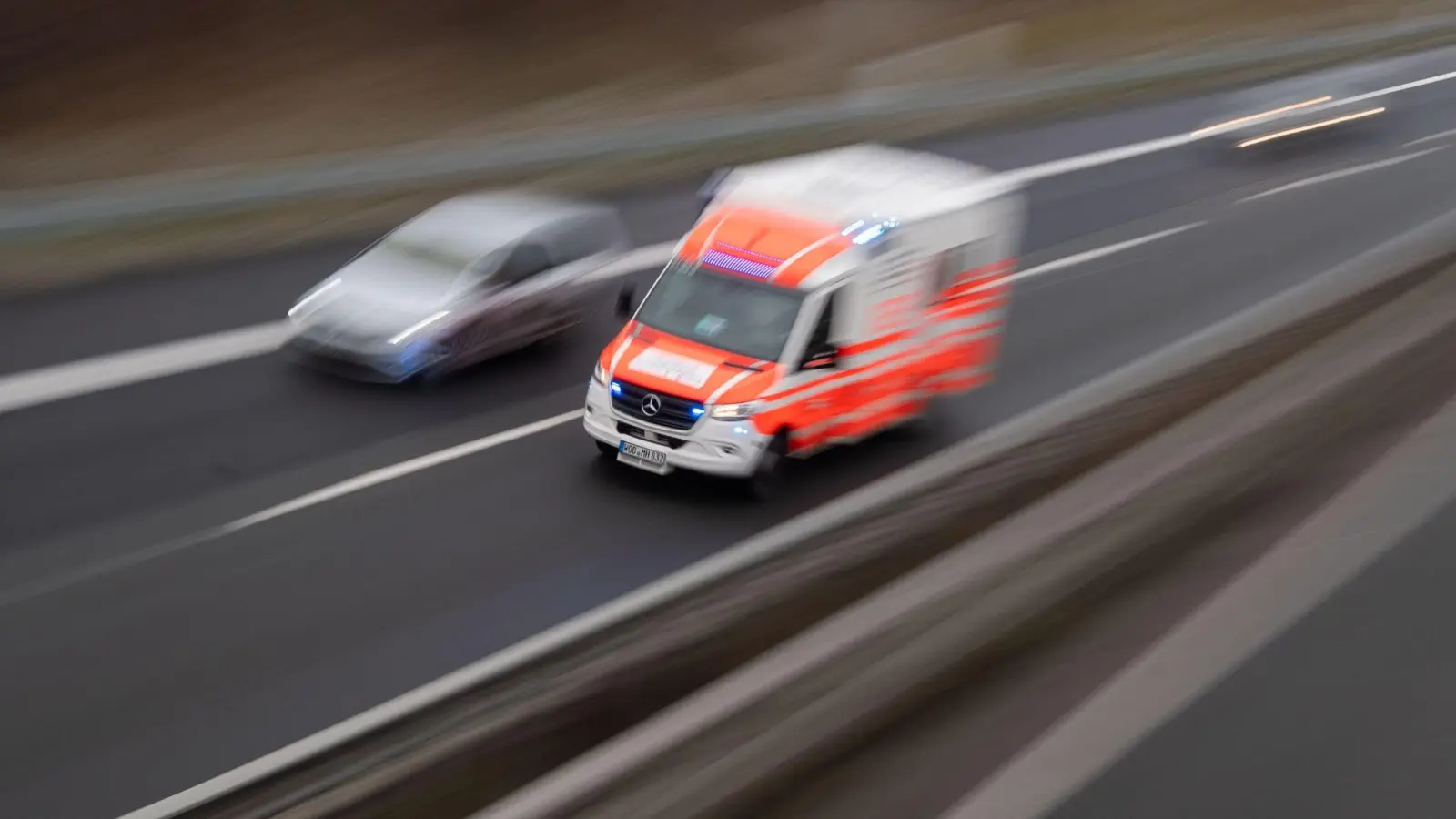 Für den 45-Jährigen kam jede Hilfe zu spät. (Symbolbild: Julian Stratenschulte/dpa)