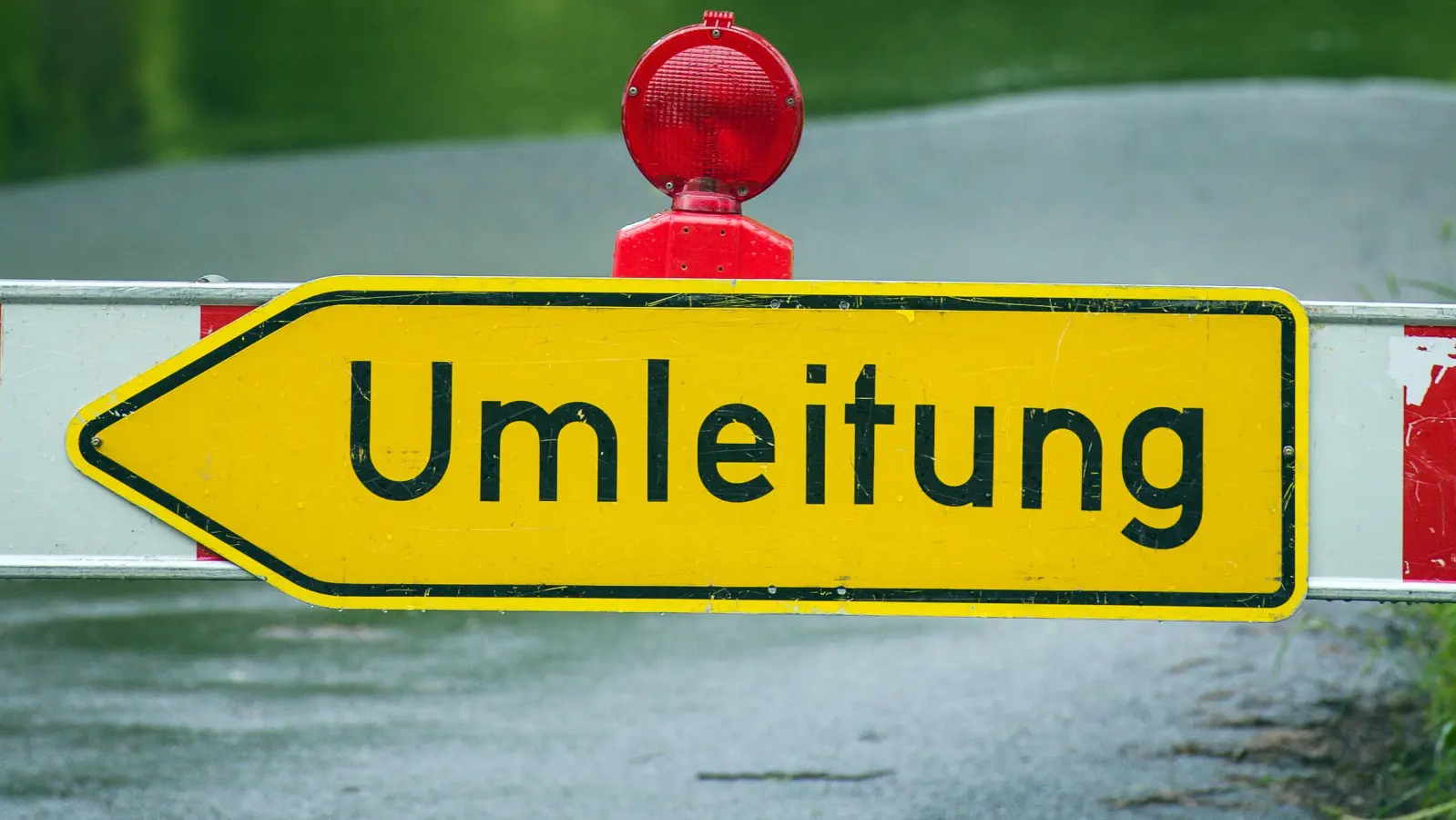 Die NEW19 wird Ende Mai zwischen Pfaffenreuth und Windischeschenbach/Dietersdorf gesperrt. (Symbolbild: David Ebener/dpa)