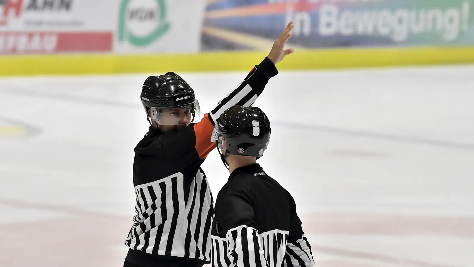 Fünf Partien stehen für die Eishockey-Teams des 1. EV Weiden an diesem Wochenende auf dem Programm. (Symbolbild: Hubert Ziegler)