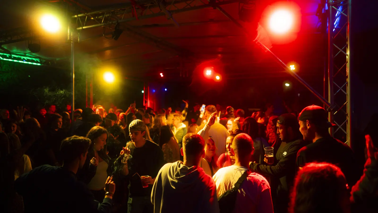 Impressionen von der Beach Party in Schirmitz. (Bild: Hannes Stock)