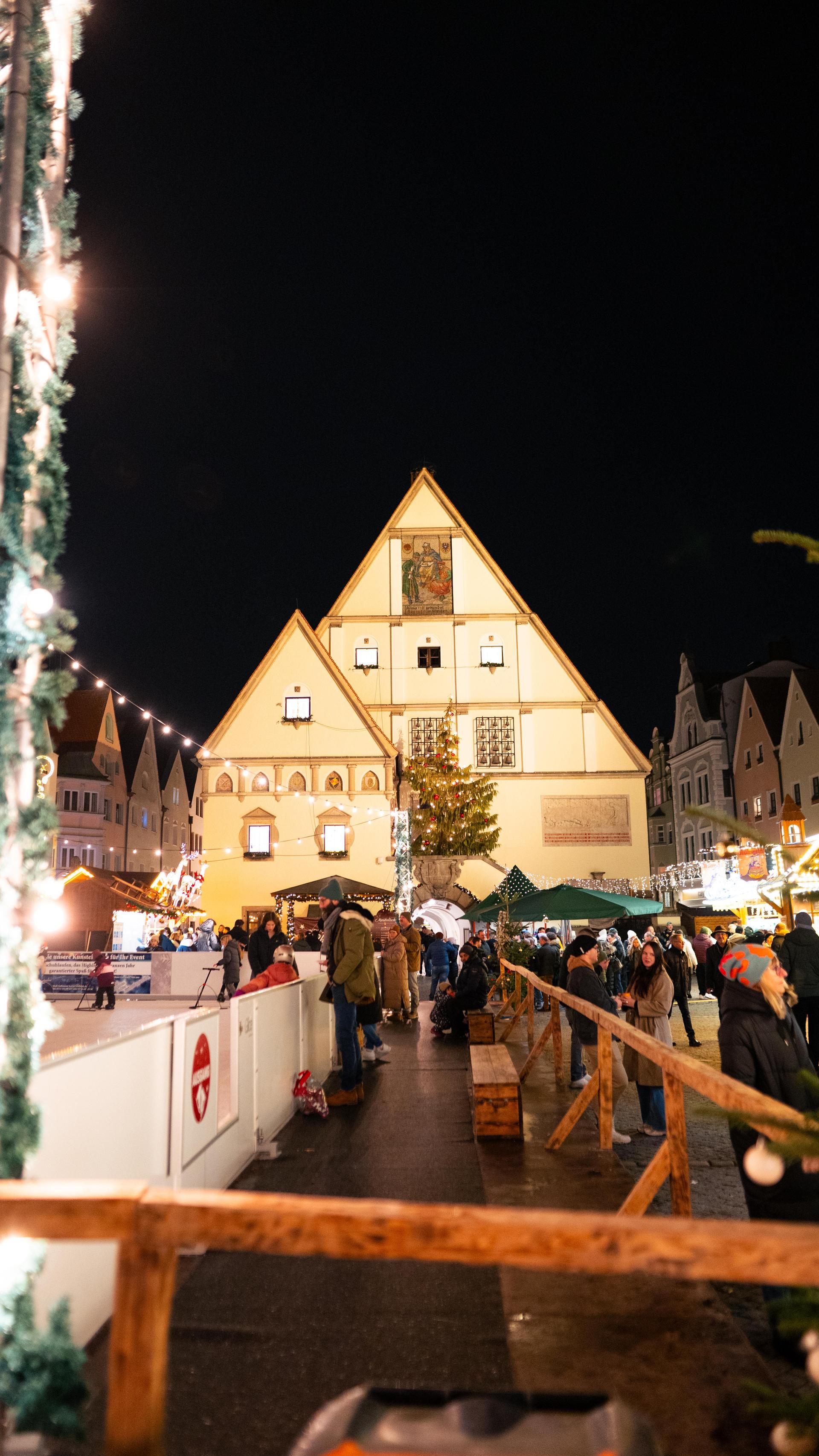 Fotos vom Weidener Weihnachtsmarkt am Freitag.  (Bild: Hannes Stock)