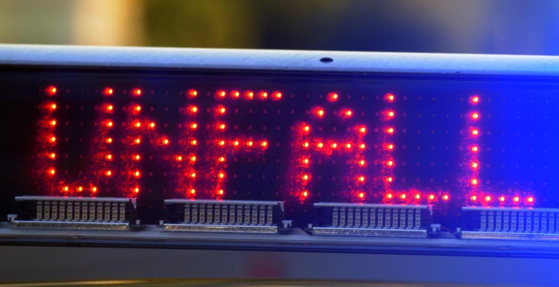 Nach einem Unfall mit zwei Autos war die A93 bei Schwandorf am Dienstagnachmittag zeitweise gesperrt. (Symbolbild: Stefan Puchner/dpa)