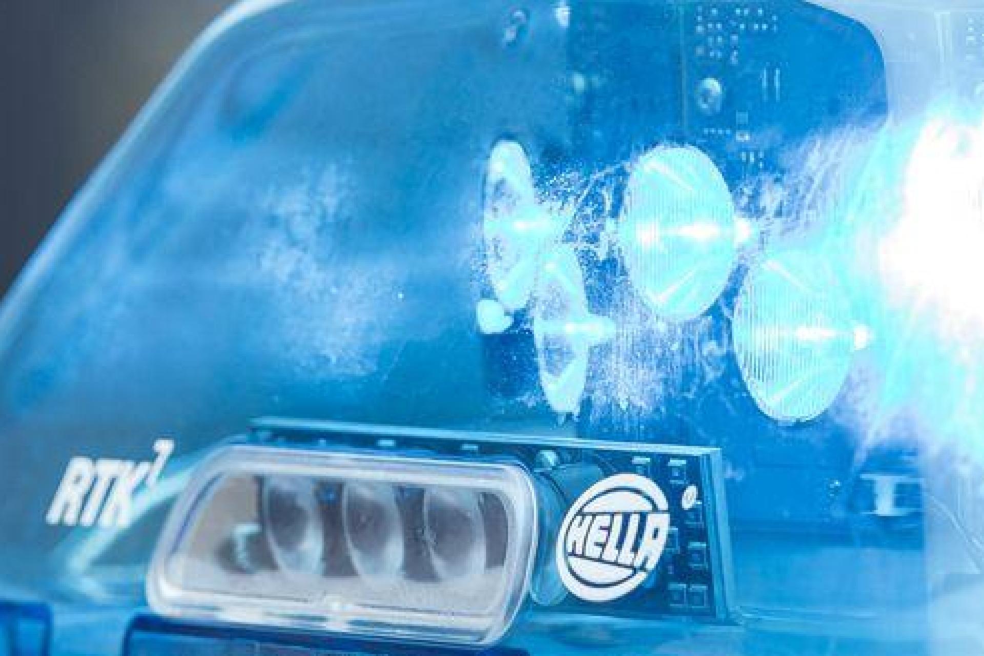 Großeinsatz der Polizei bei einer Babyparty in Hof. (Symbolbild: Daniel Vogl/dpa)