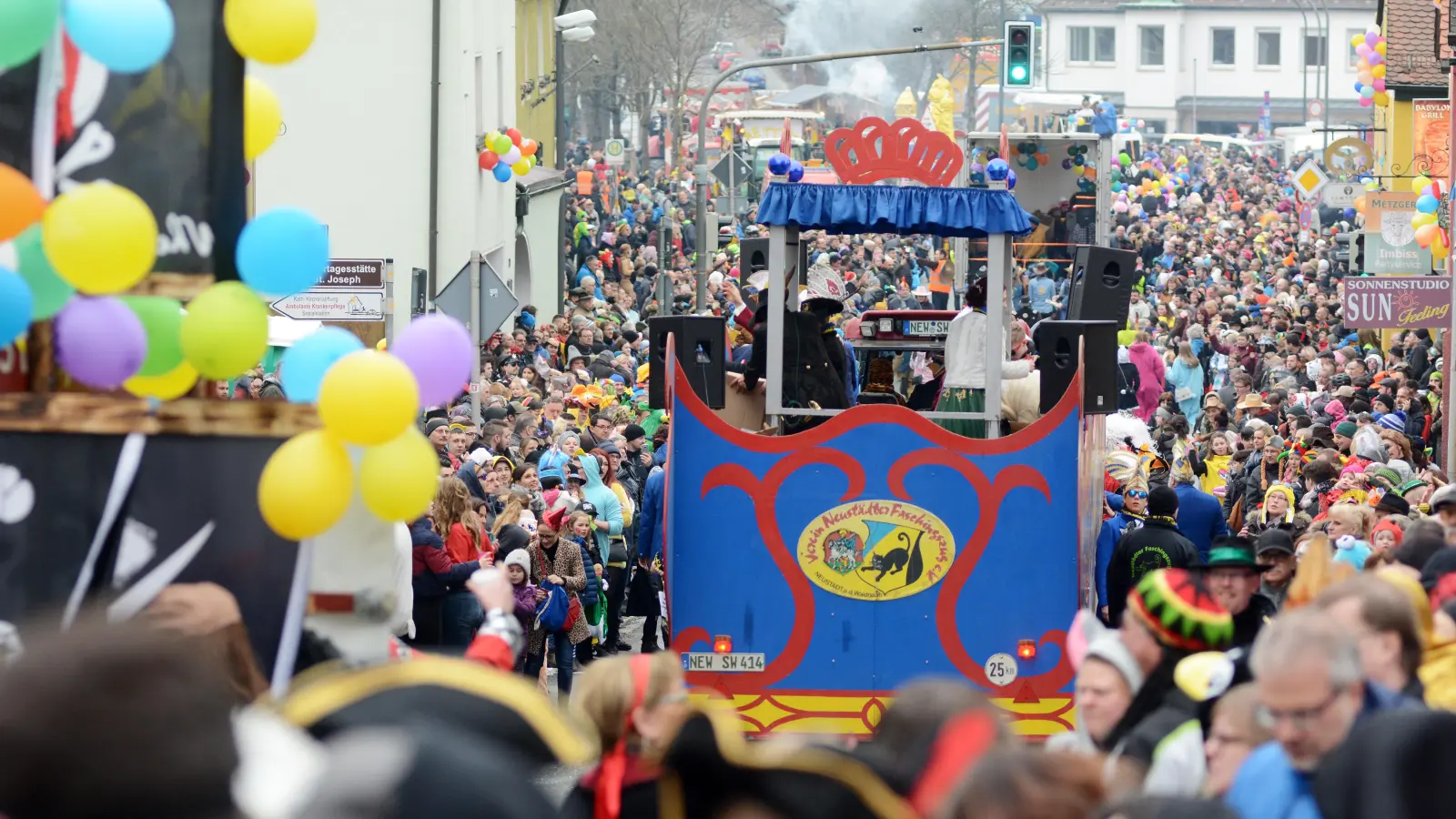 Droht dem Neustädter Narrenverein dieses Jahr ein Faschingswagen ohne Prinzenpaar? (Archivbild: Gabi Schönberger)