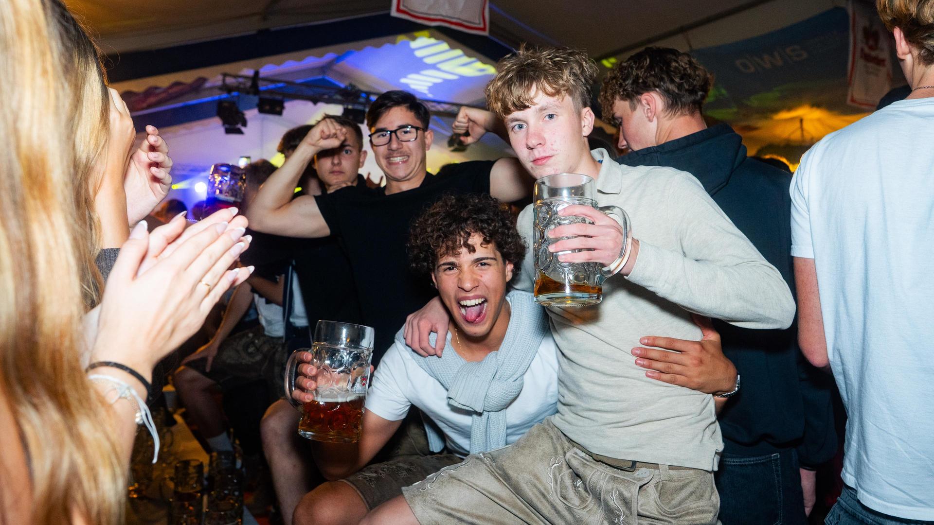 Die Bilder vom Freitag auf dem Weidener Volksfest 2025. (Bild: Hannes Stock)