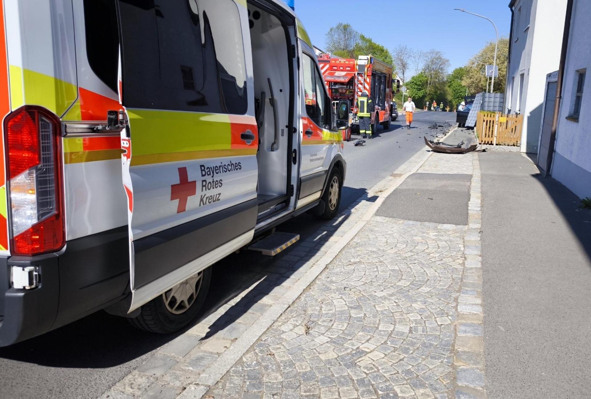 Dir Kirchenthumbacher Straße war fast zwei Stunden voll gesperrt. (Bild: jma)