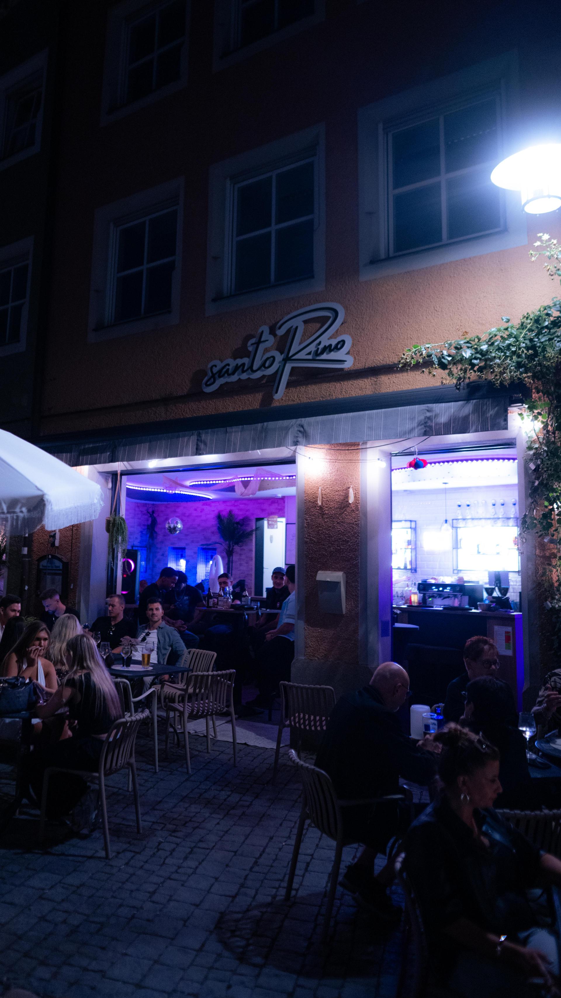 Eindrücke des Abends in der SantoRino Bar. (Bild: Hannes Stock)