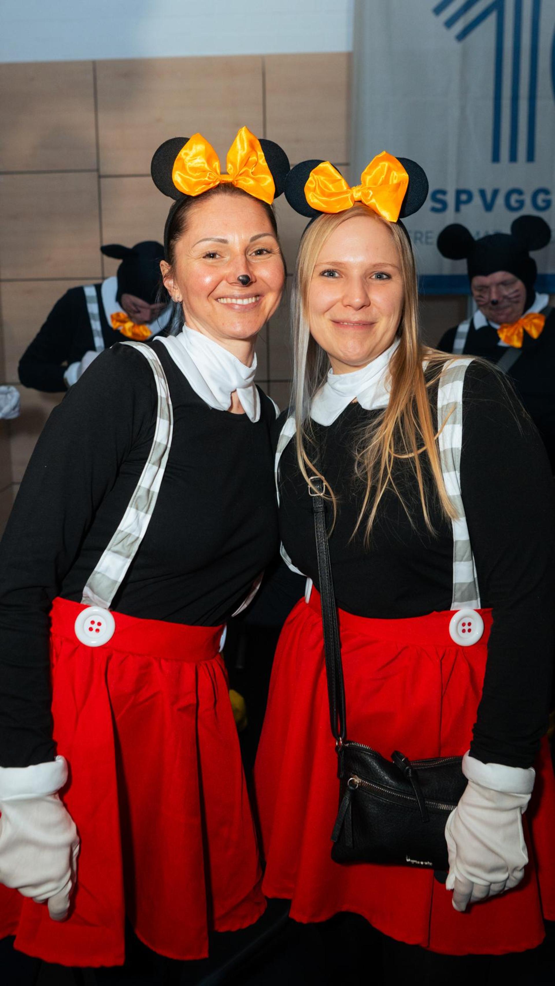 Am Sportlerball in Schirmitz gings mit Vollgas weiter im Faschingstreiben.  (Bild: Hannes Stock)