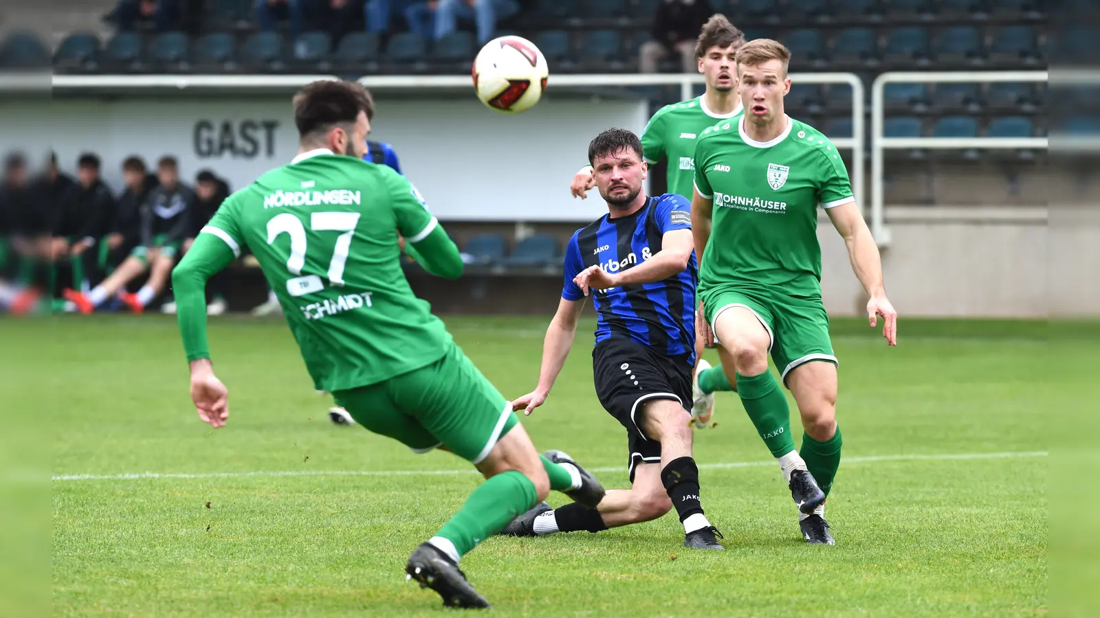 Torabschluss von Josef Rodler: Der Weidener Stürmer erzielte das 1:0.  (Bild: Gerhard Büttner)