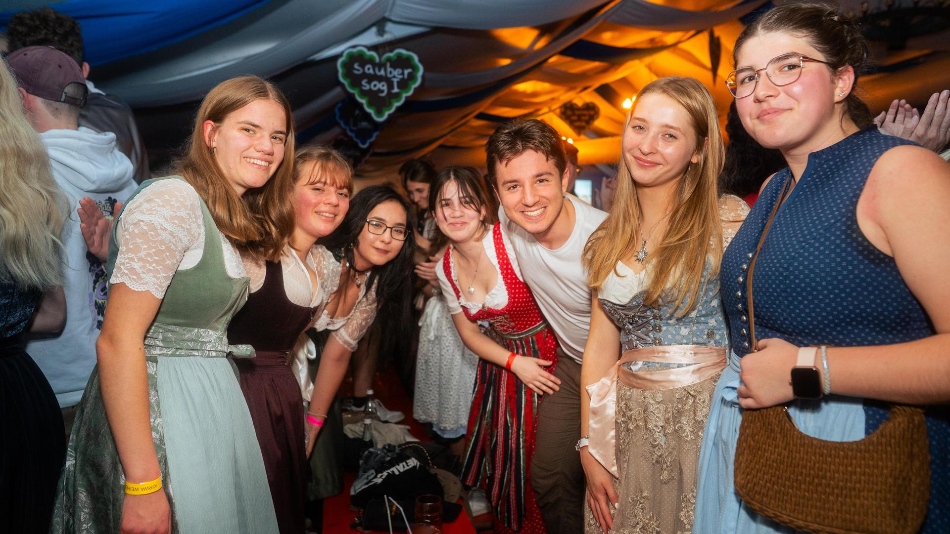 Alle Samstagsbilder der Kirwa in Weiherhammer. (Bild: Hannes Stock)