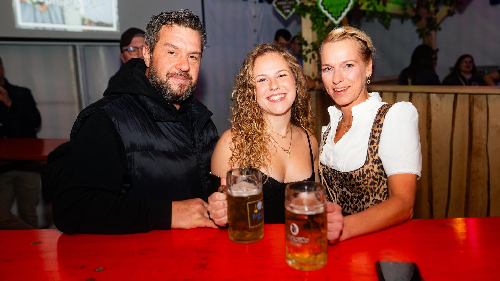 Alle Bilder vom Freitagabend auf der Kirwa in Weiherhammer. (Bild: Hannes Stock)