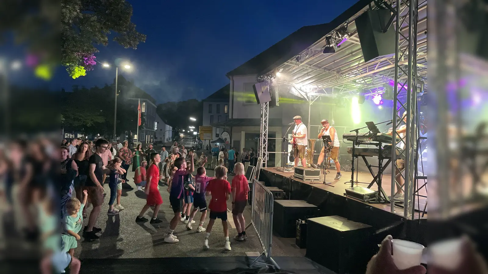 Die „Eslarner” Party- und Showband erwies sich als Glücksgriff. Sie sorgten für ausgelassene Stimmung. (Bild: prh)