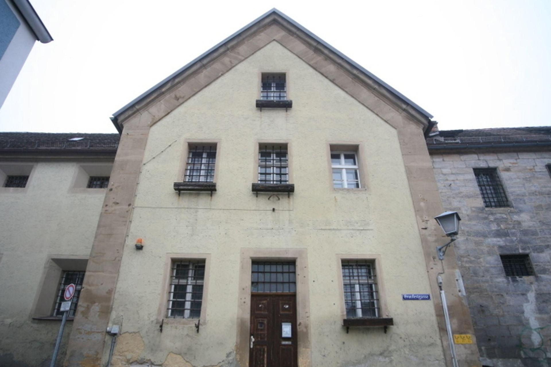 So sah die Fronfeste in Amberg vor dem Umbau aus. Das Bild wurde im April 2009 vom Paradeplatz aus aufgenommen. Um 1900 war die Fronfeste die Hinrichtungsstätte in Amberg. (Archivbild: Wolfgang Steinbacher)