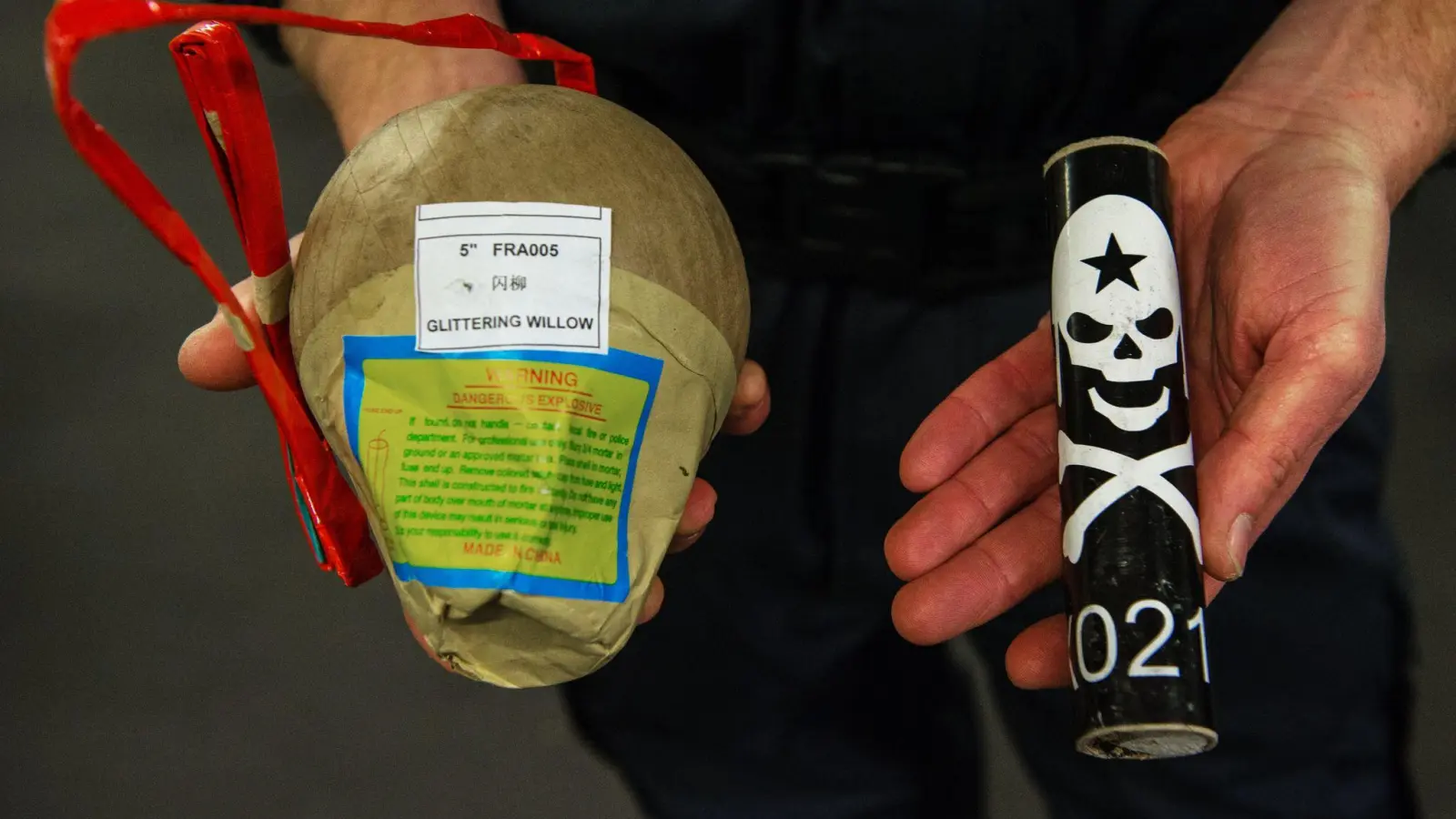 Illegale Feuerwerkskörper können schwere oder sogar tödliche Verletzungen verursachen (Archivbild). (Bild: Andreas Arnold/dpa)